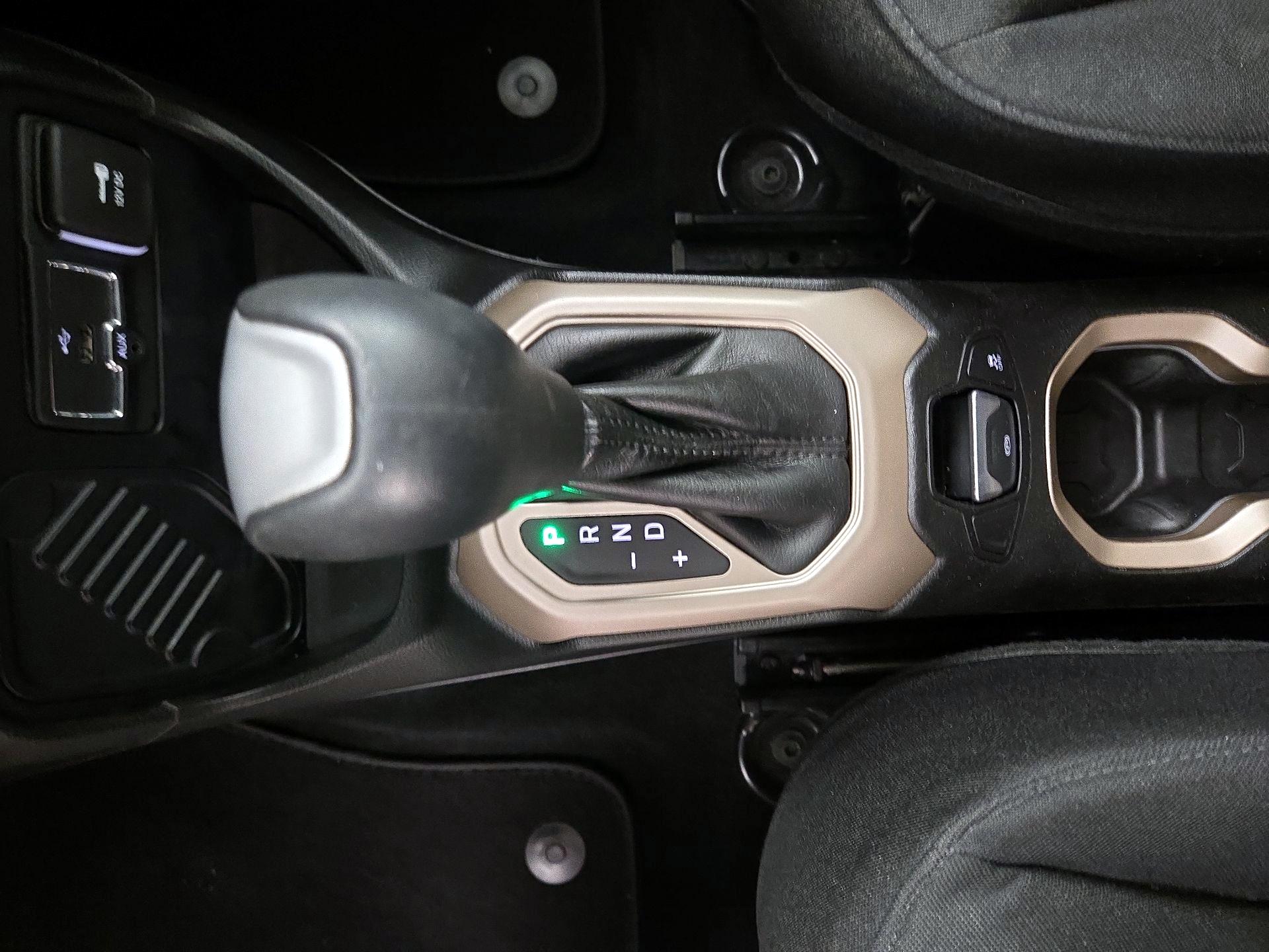 Thumbnail: 2015 Jeep Renegade - 17