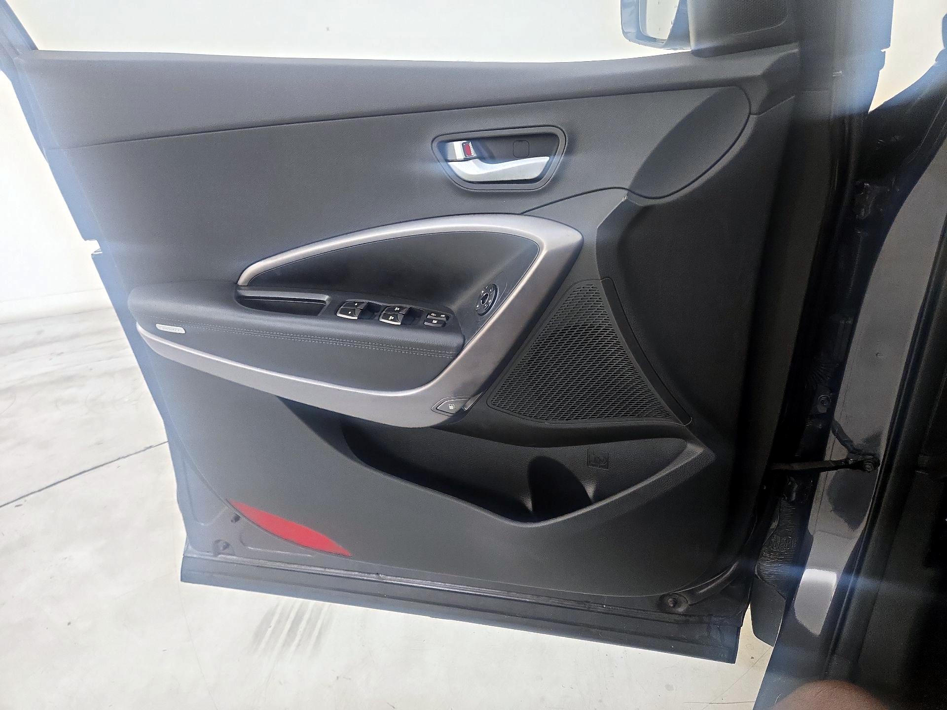 Thumbnail: 2015 Hyundai Santa Fe - 12