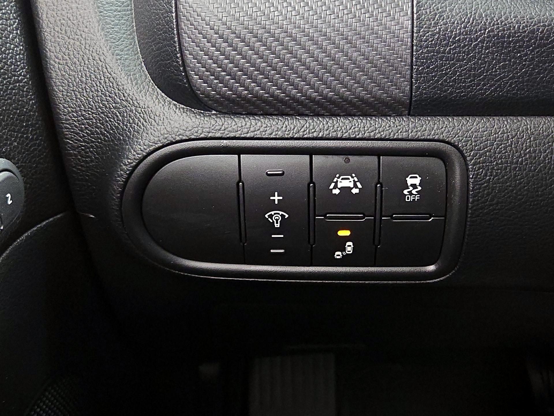 Thumbnail: 2017 Kia Forte - 13