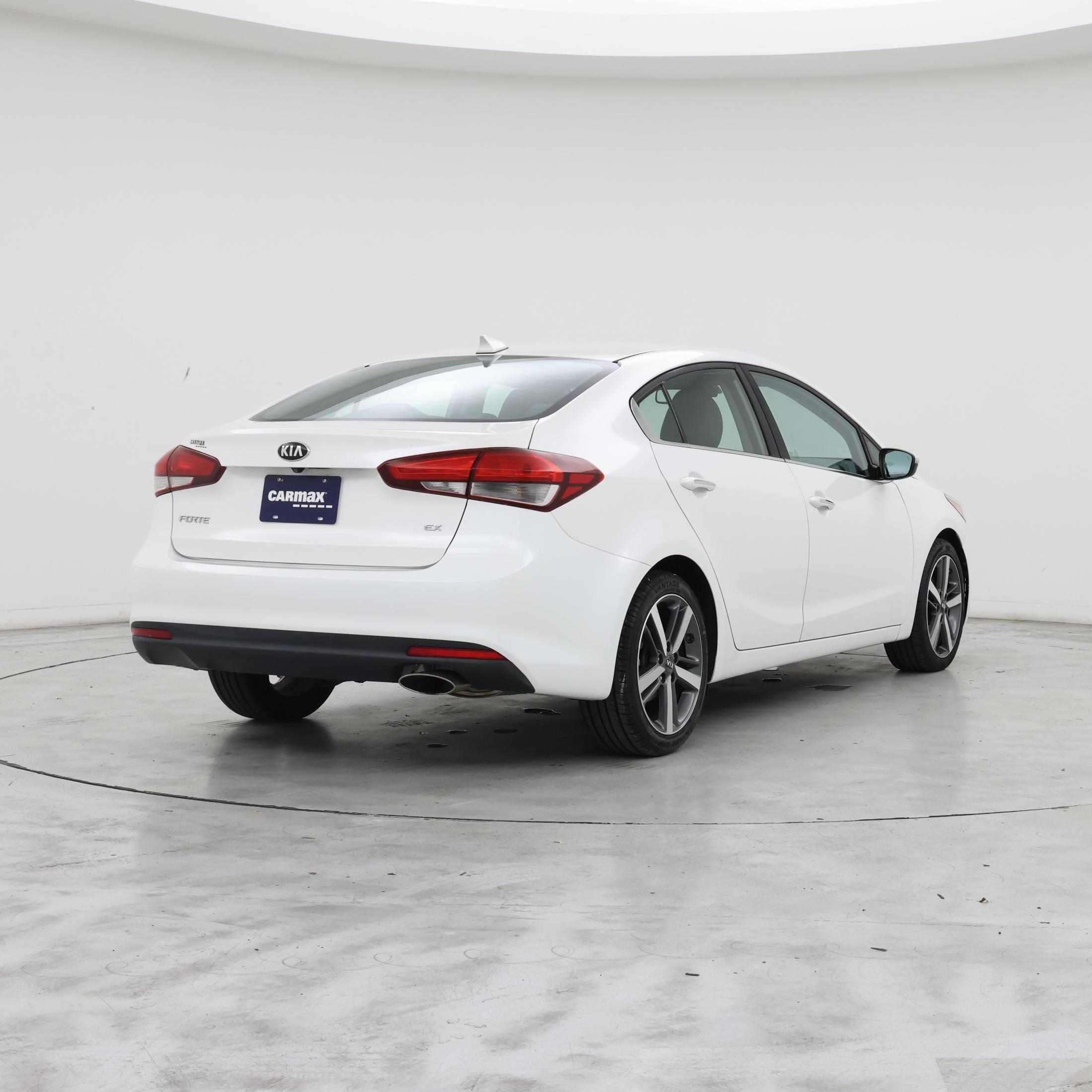 Thumbnail: 2017 Kia Forte - 8