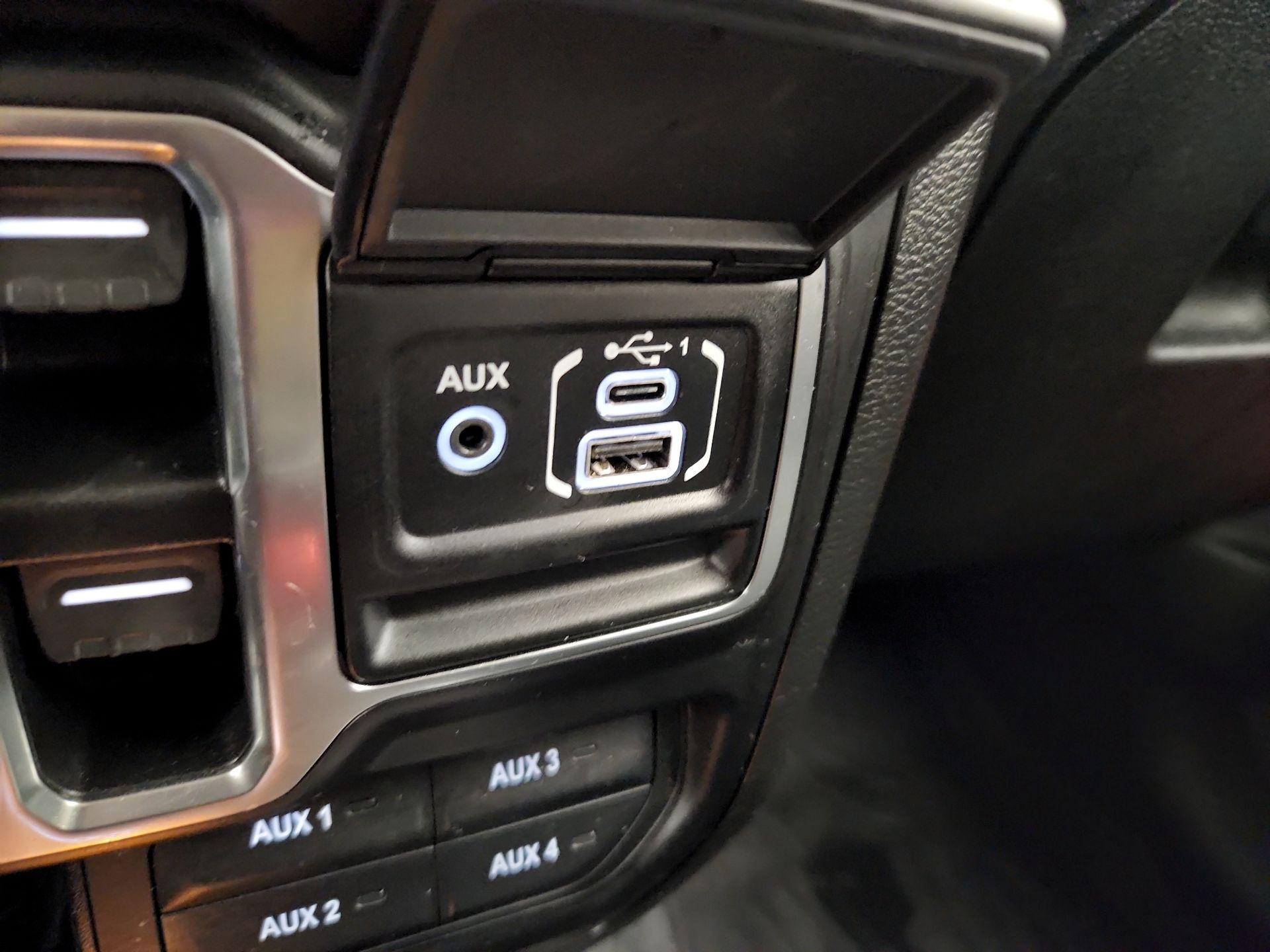 Thumbnail: 2021 Jeep Wrangler - 18