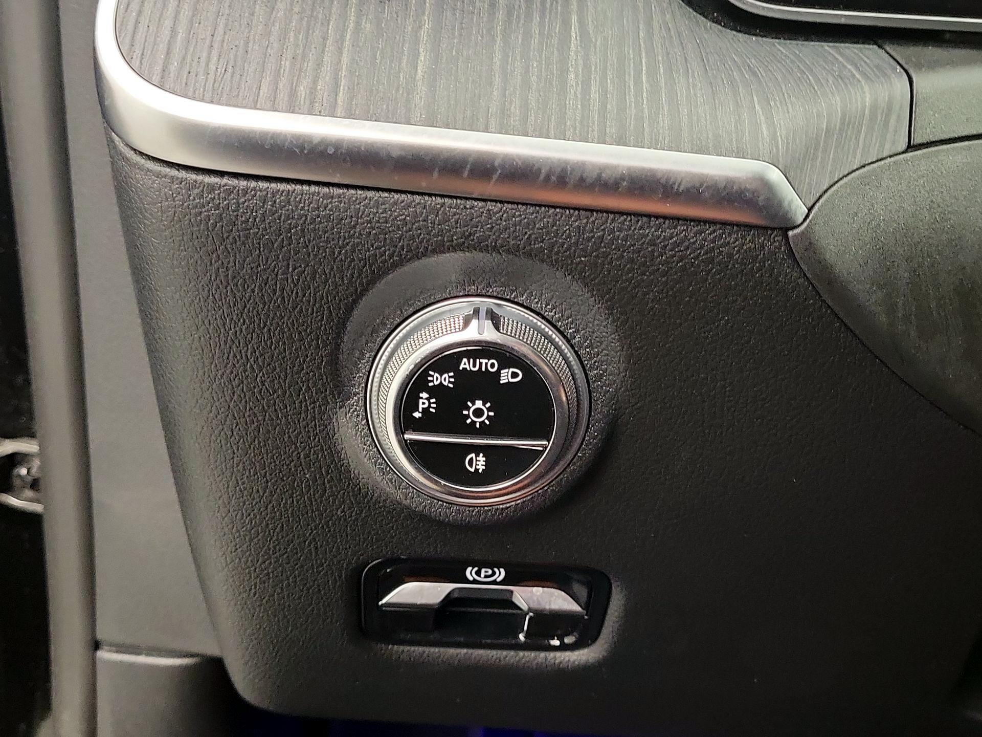 Thumbnail: 2022 Mercedes-Benz C-Class - 13