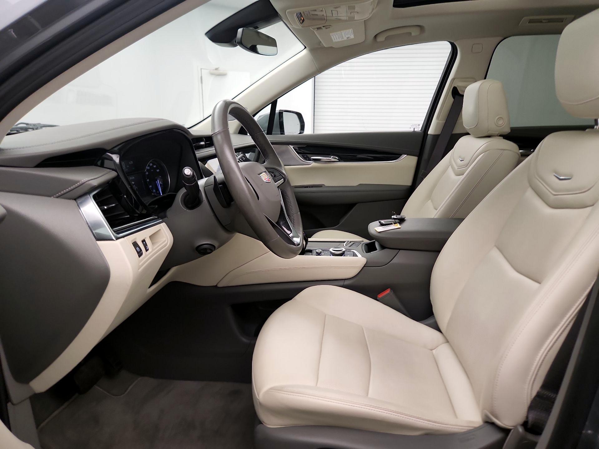 Thumbnail: 2023 Cadillac XT6 - 11