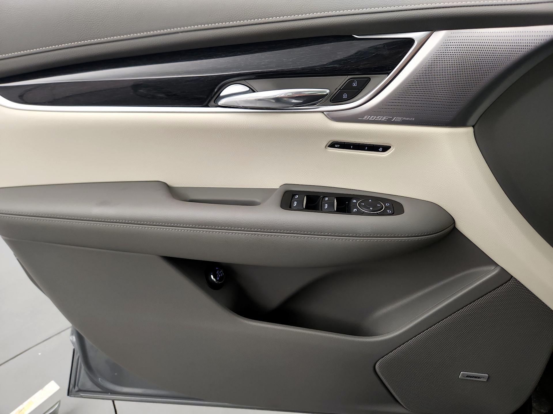 Thumbnail: 2023 Cadillac XT6 - 12