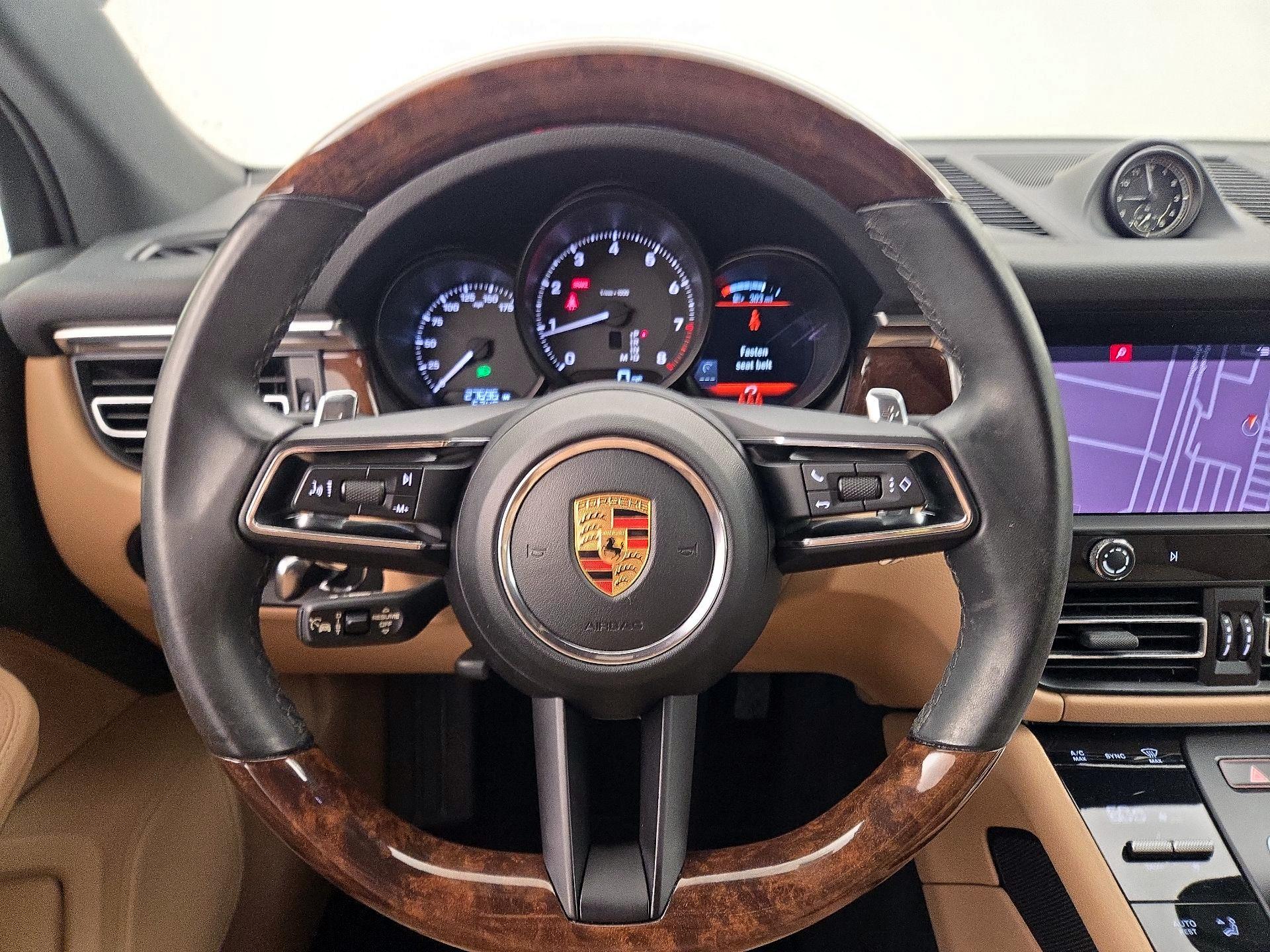 Thumbnail: 2023 Porsche Macan - 10