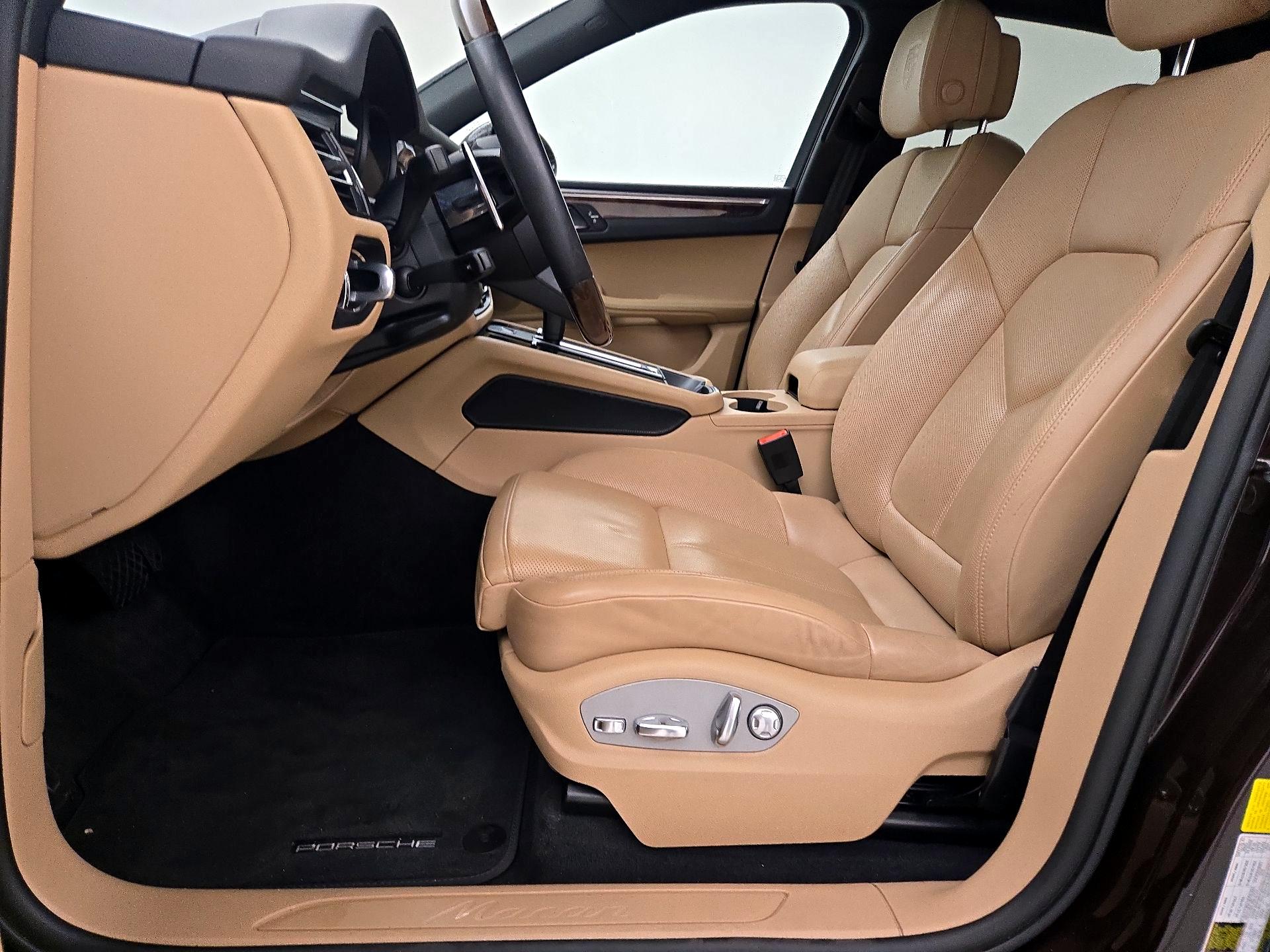 Thumbnail: 2023 Porsche Macan - 11