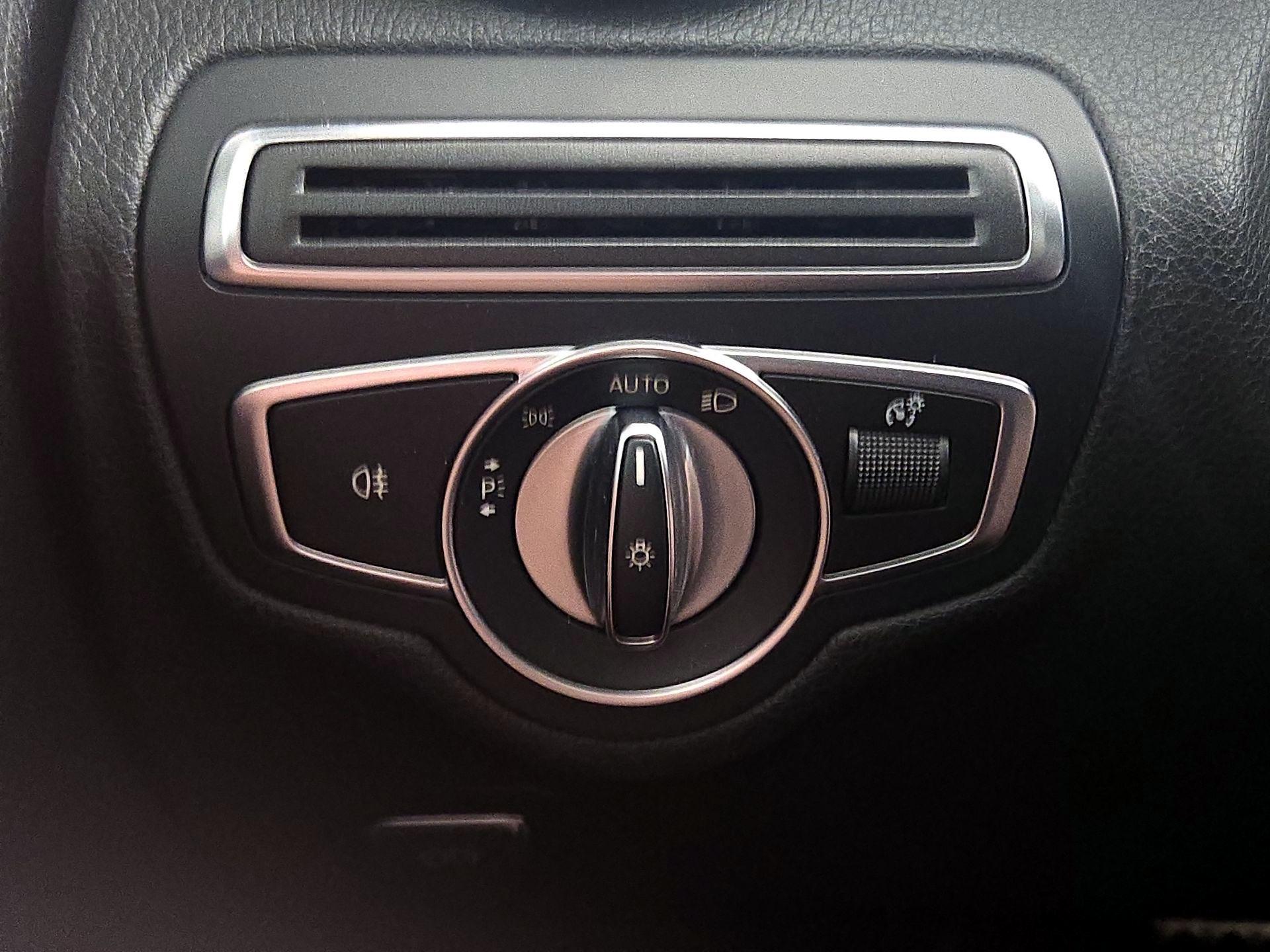 Thumbnail: 2020 Mercedes-Benz C-Class - 13