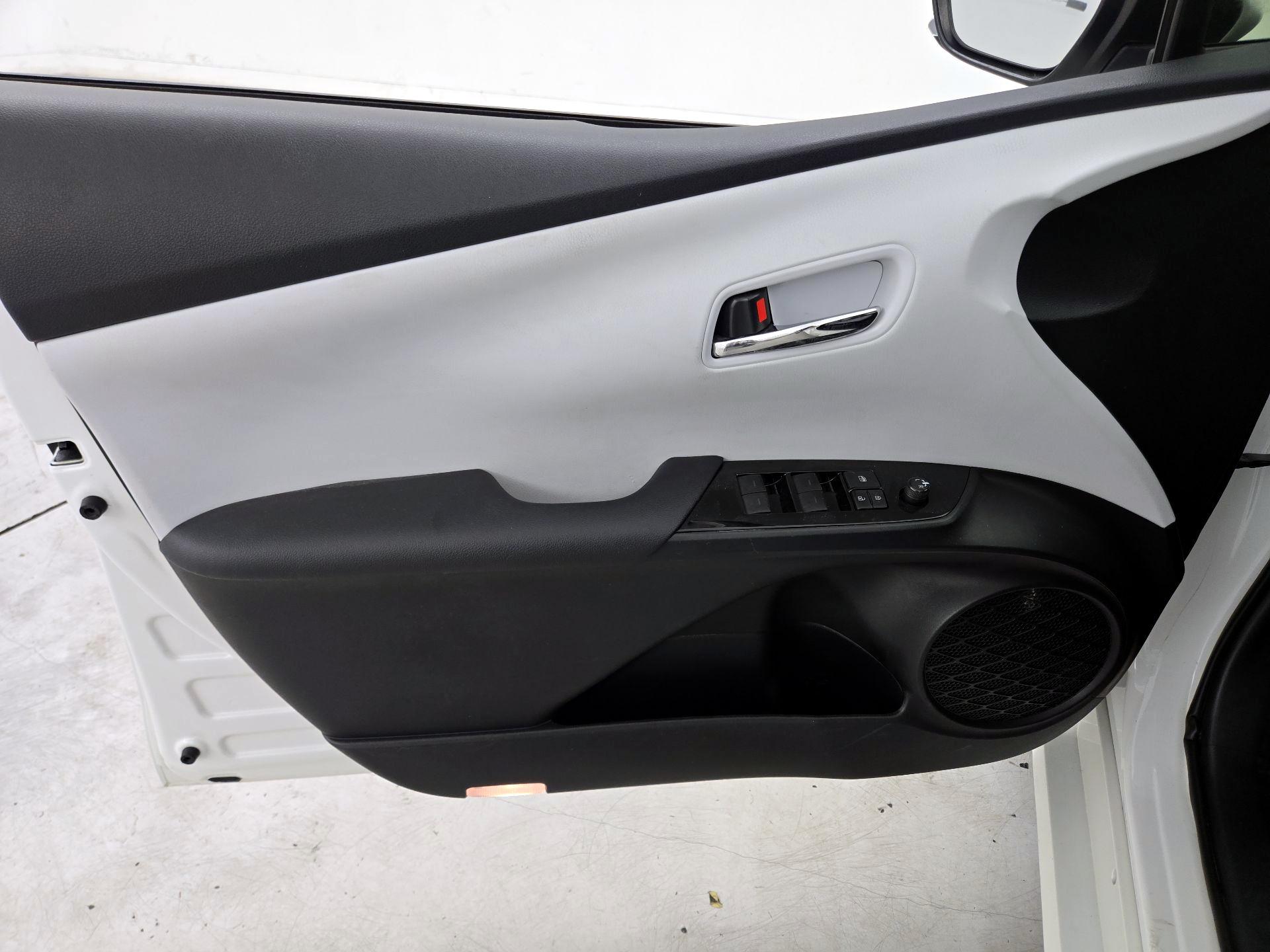 Thumbnail: 2020 Toyota Prius - 12