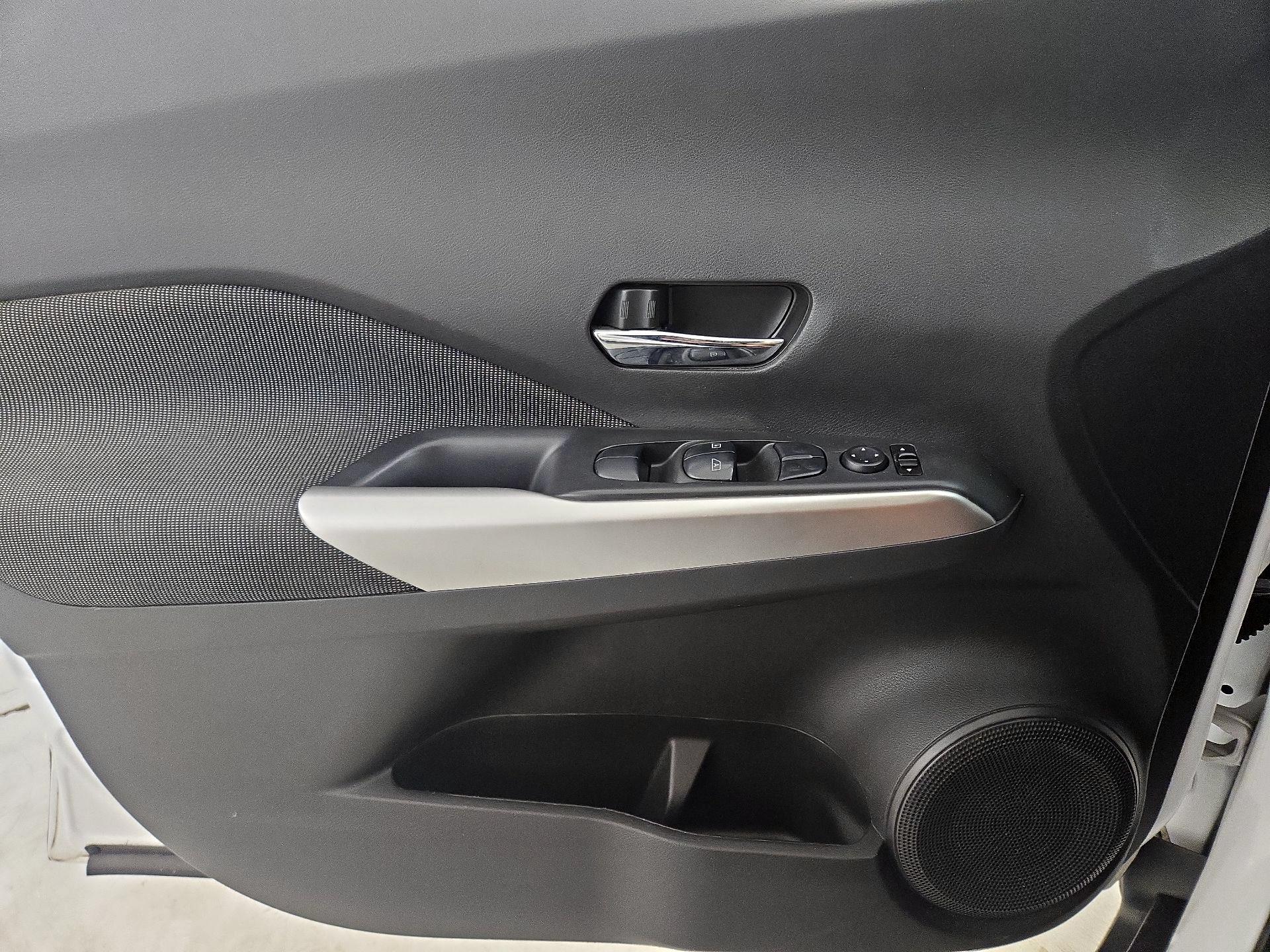 Thumbnail: 2018 Nissan Kicks - 12