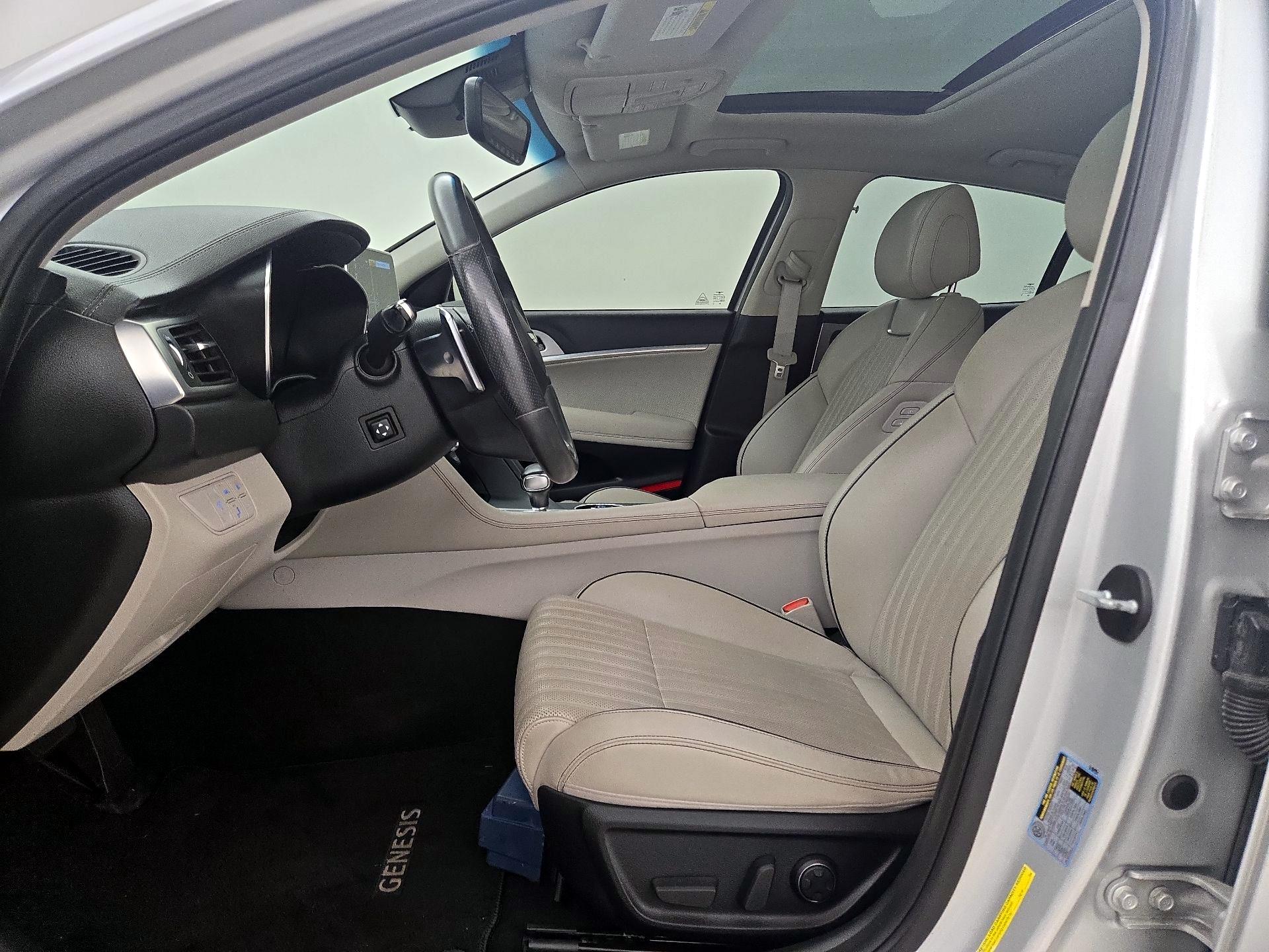 Thumbnail: 2019 Genesis G70 - 11