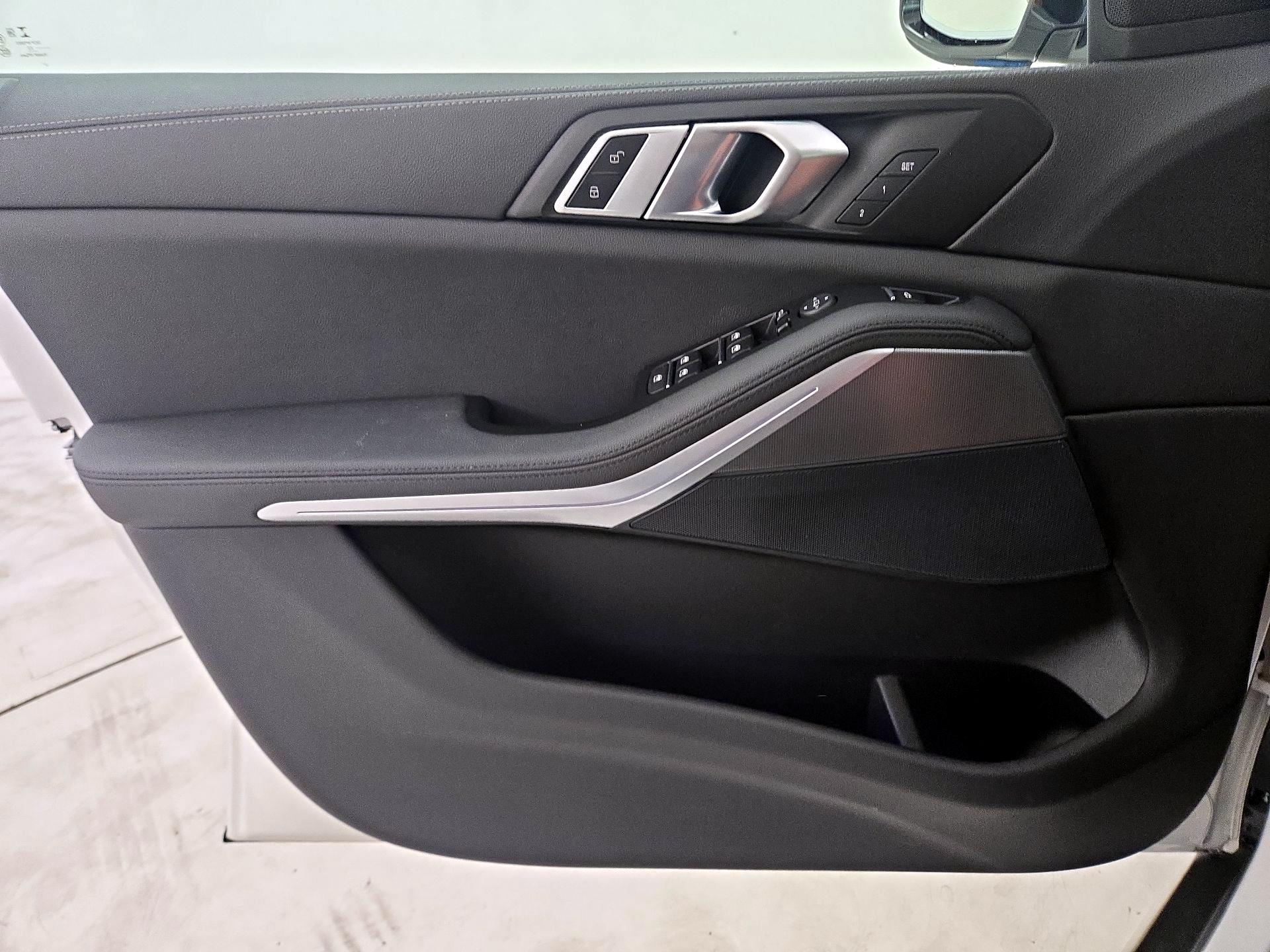 Thumbnail: 2022 BMW X5 - 12
