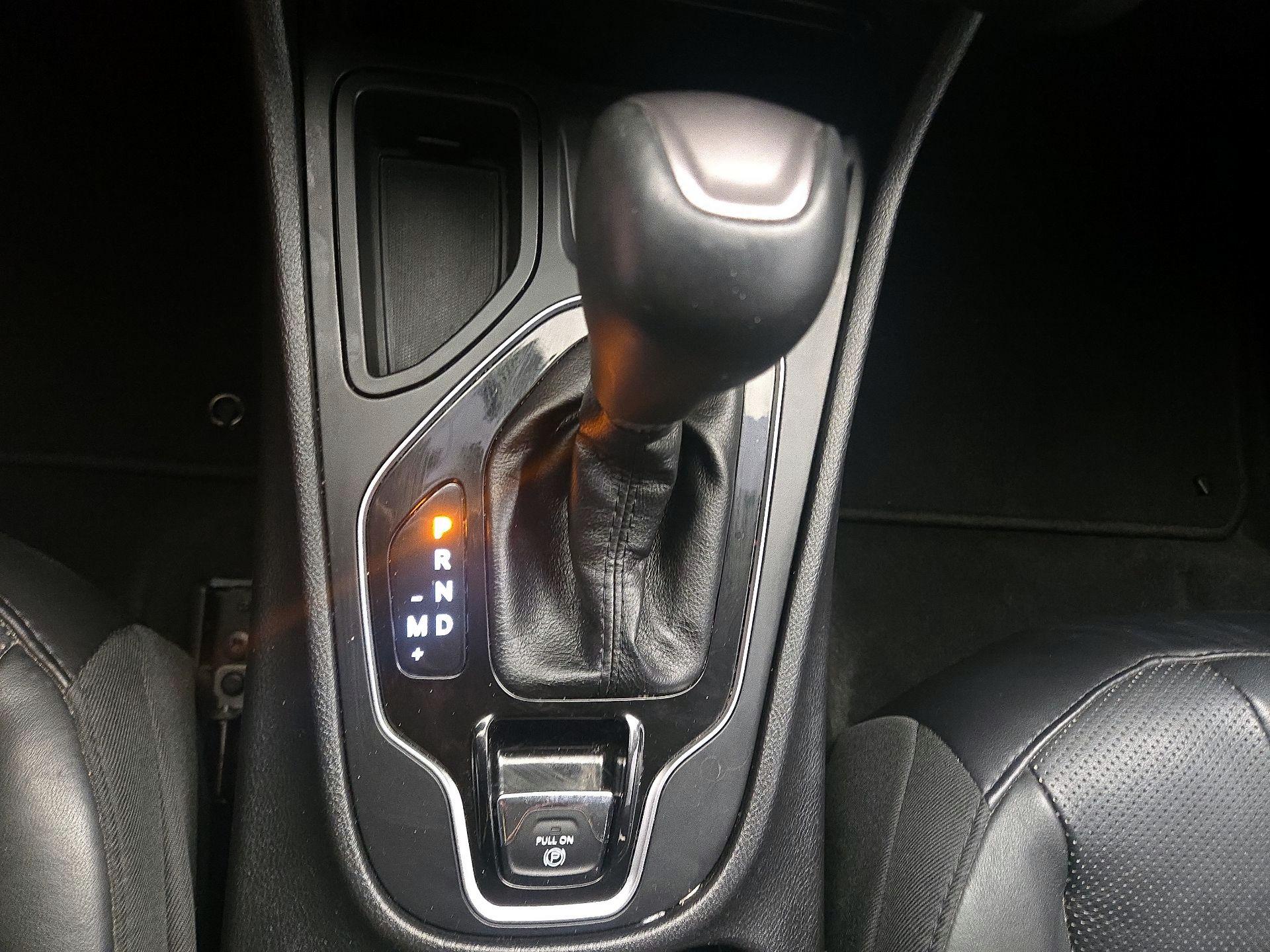 Thumbnail: 2019 Jeep Cherokee - 18