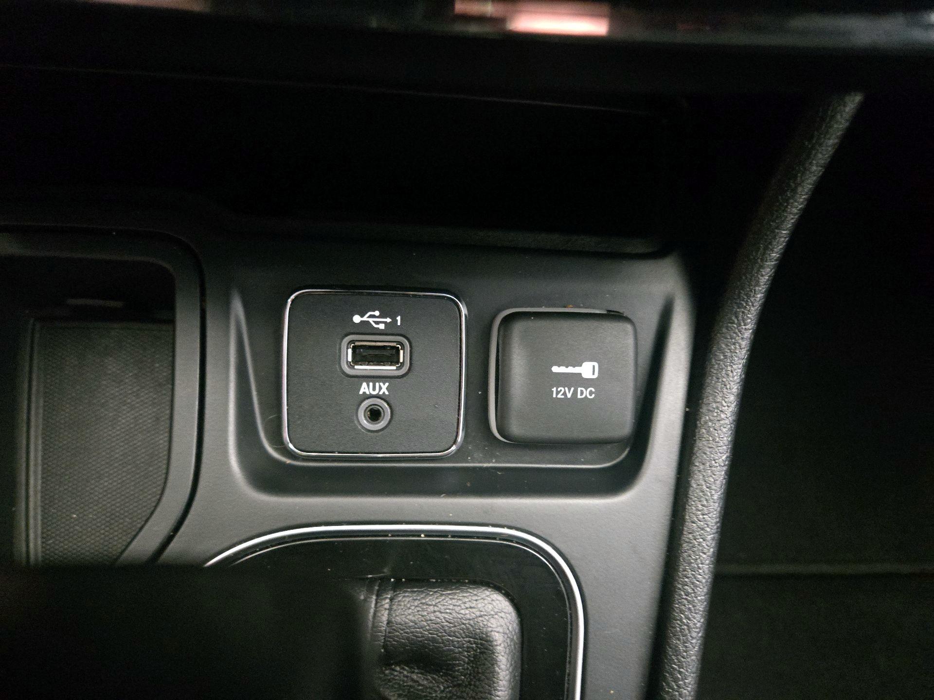 Thumbnail: 2019 Jeep Cherokee - 19
