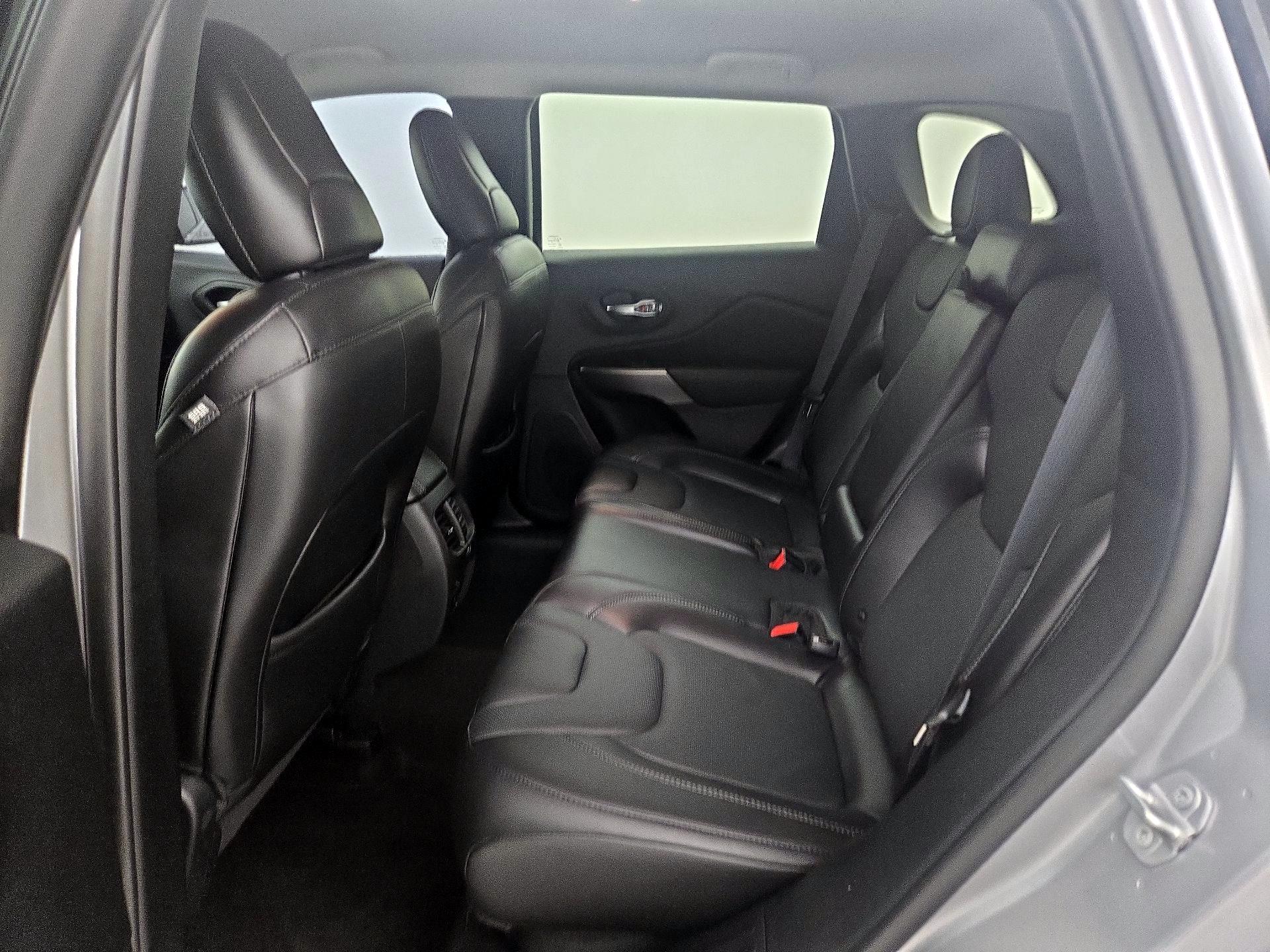 Thumbnail: 2019 Jeep Cherokee - 20