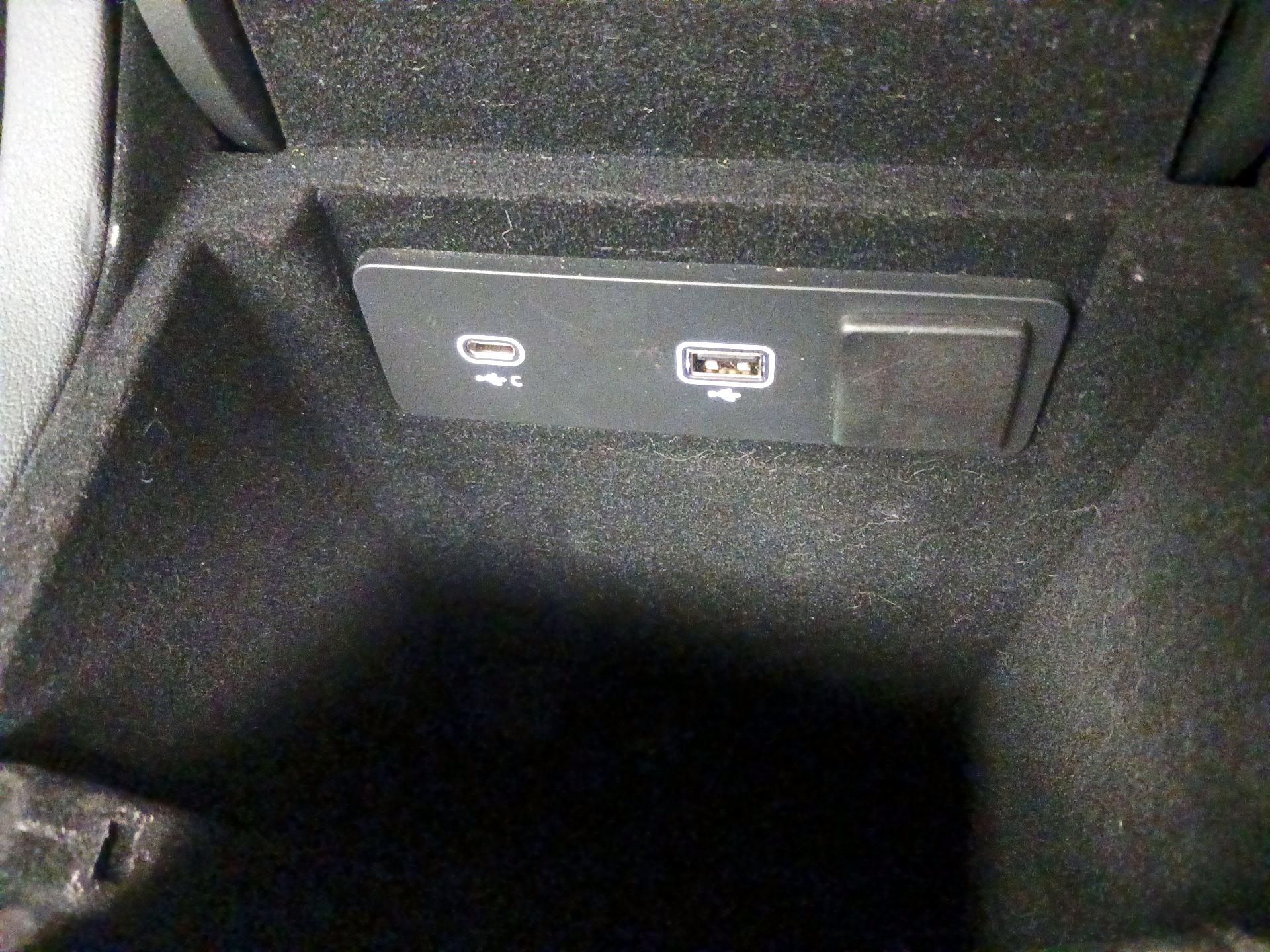 Thumbnail: 2022 Jaguar F-Pace - 19