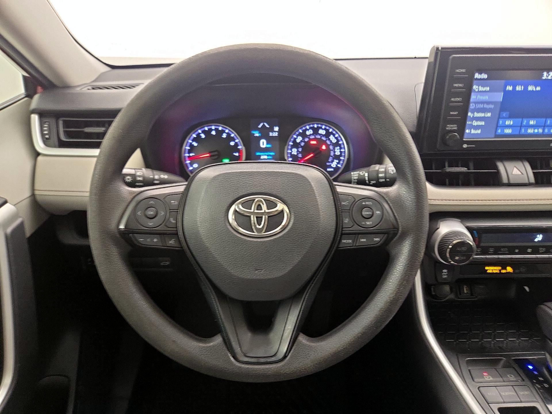 Thumbnail: 2020 Toyota RAV4 - 10