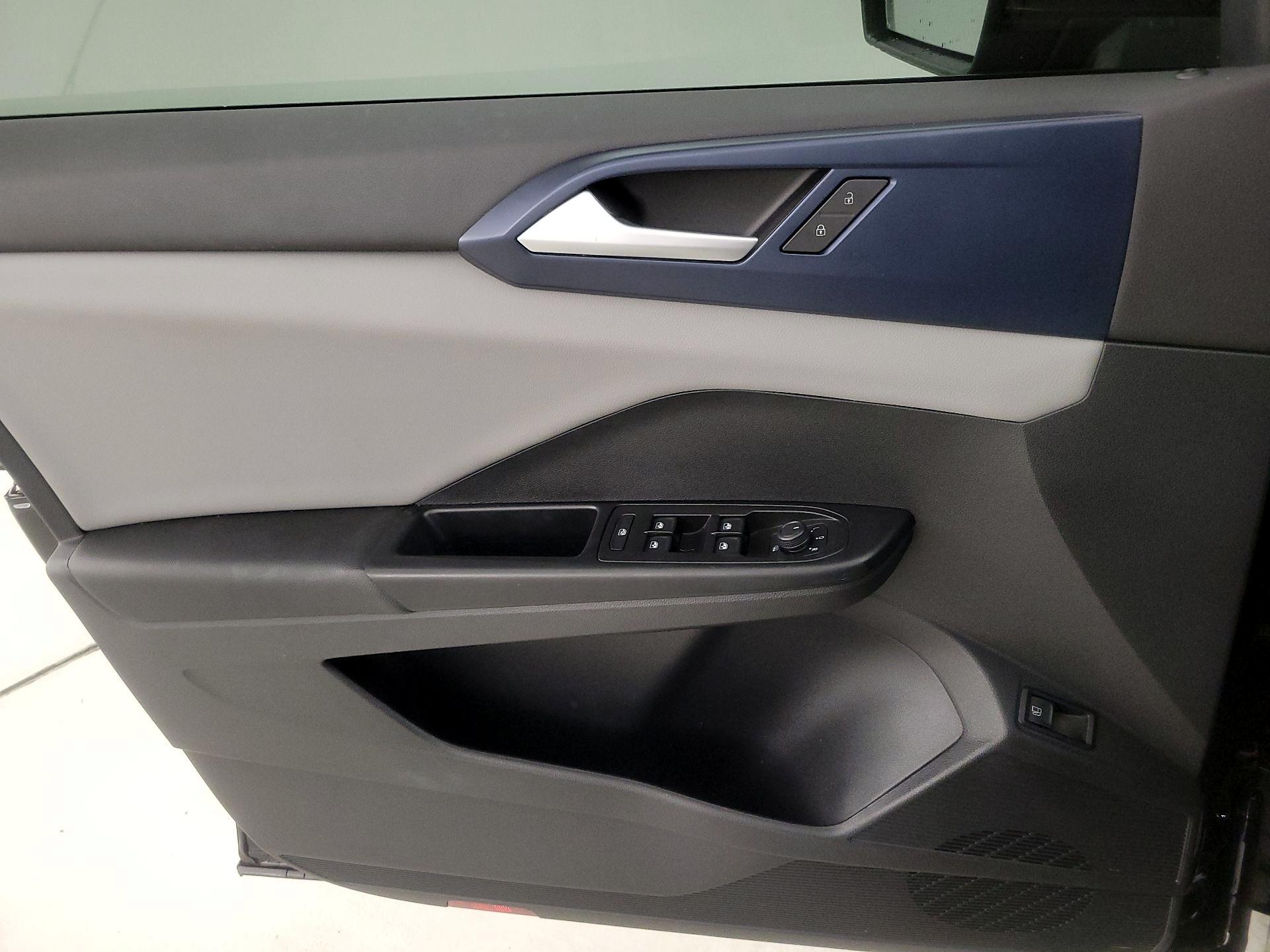 Thumbnail: 2022 Volkswagen Taos - 10