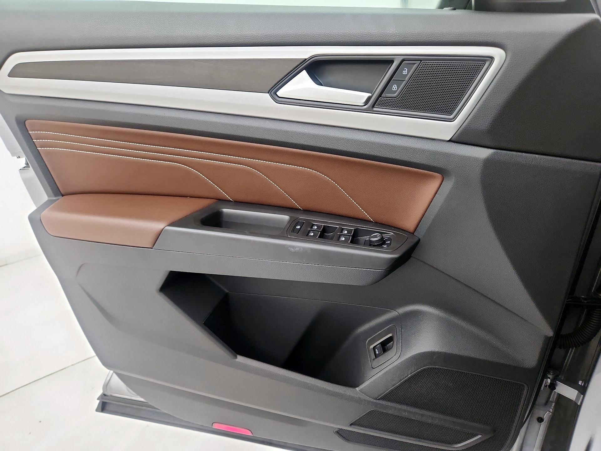Thumbnail: 2022 Volkswagen Atlas - 12