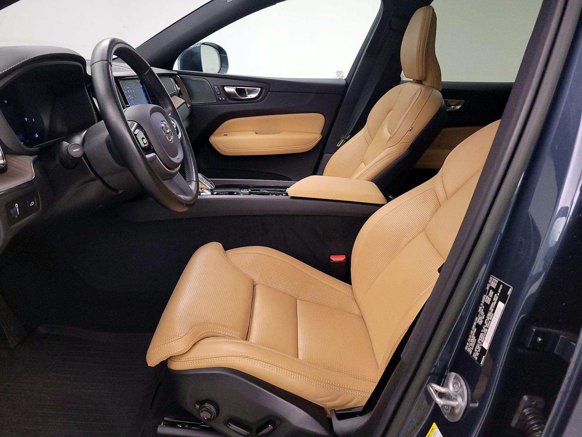 Thumbnail: 2022 Volvo XC60 - 9