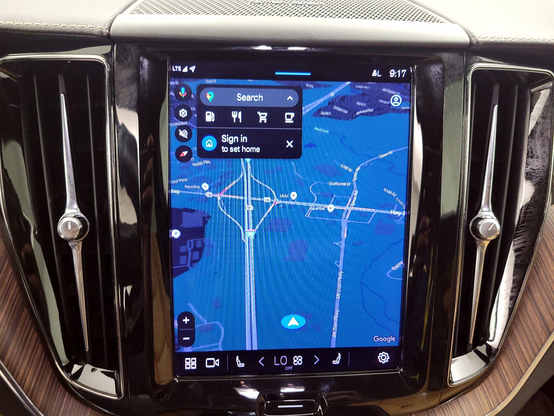 Thumbnail: 2022 Volvo XC60 - 12