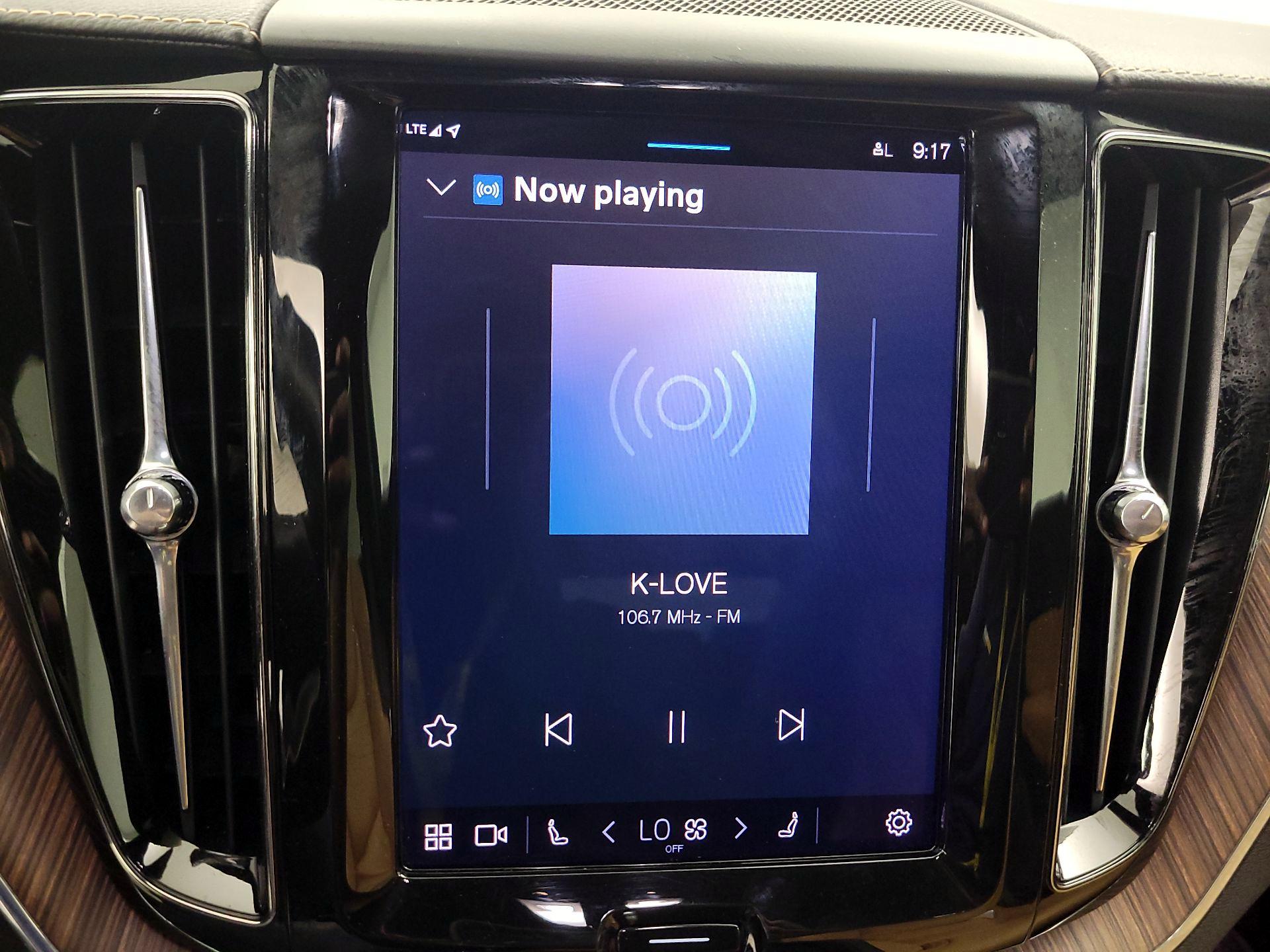 Thumbnail: 2022 Volvo XC60 - 14
