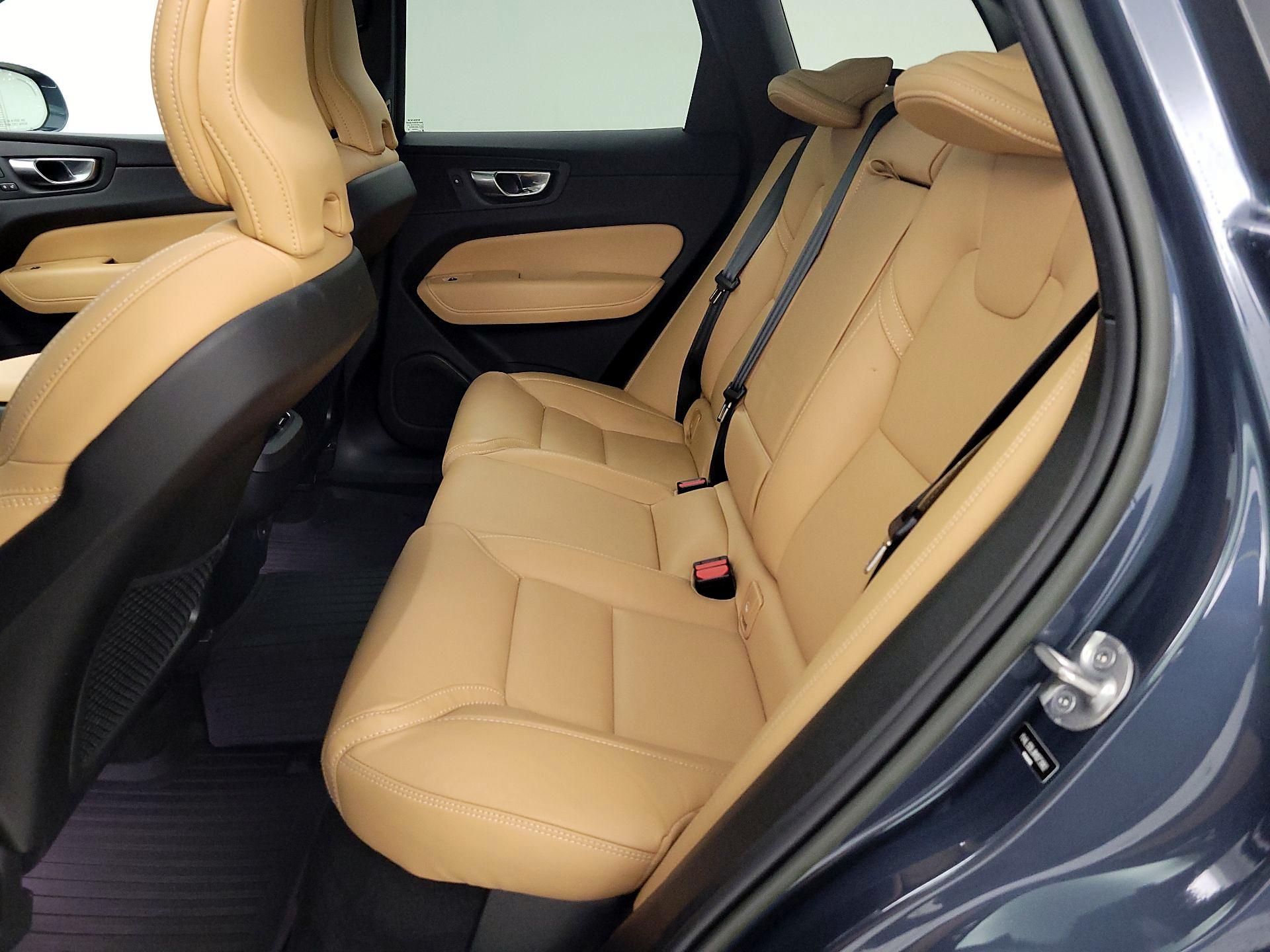 Thumbnail: 2022 Volvo XC60 - 19