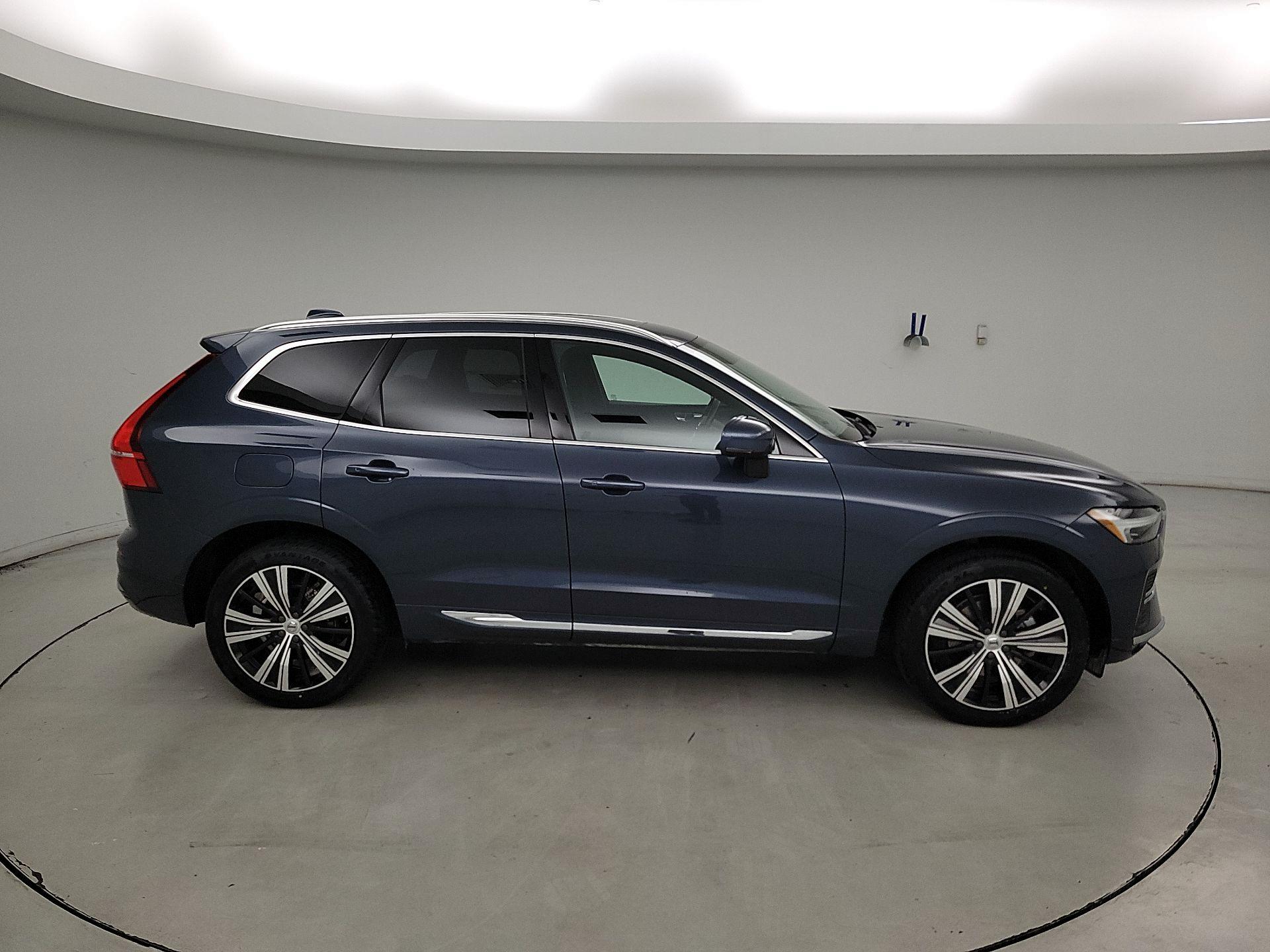 Thumbnail: 2022 Volvo XC60 - 4