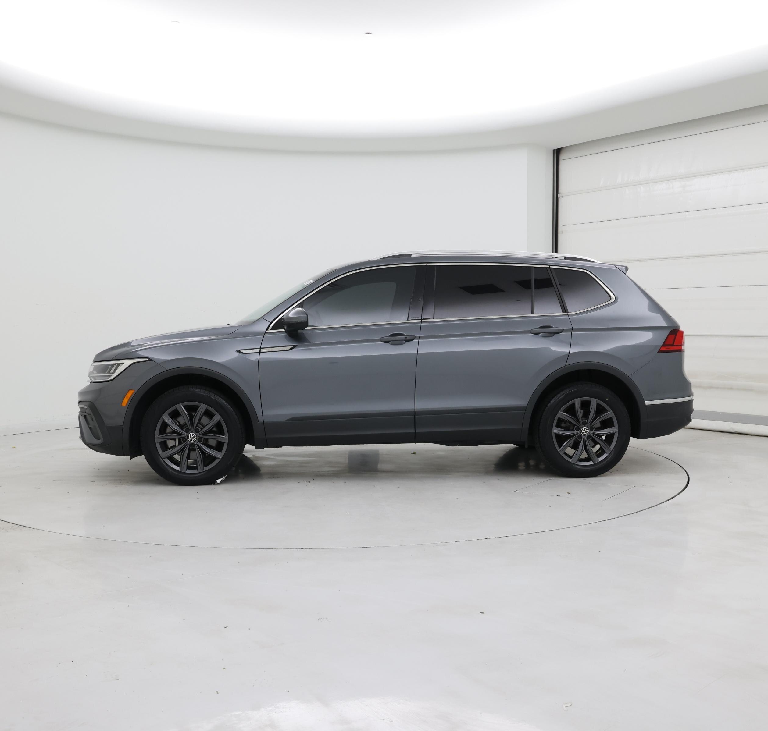 Thumbnail: 2022 Volkswagen Tiguan - 3