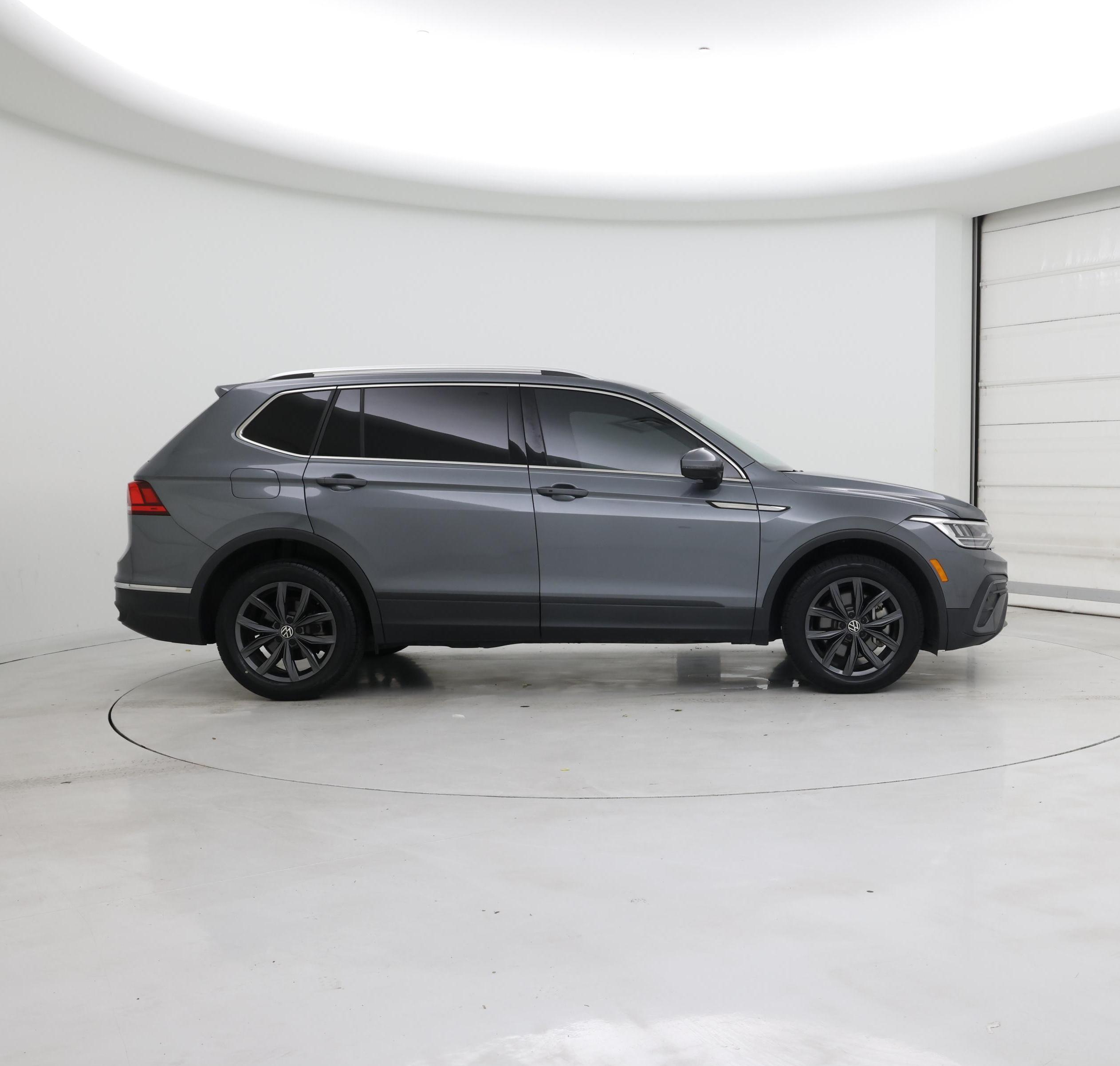 Thumbnail: 2022 Volkswagen Tiguan - 7