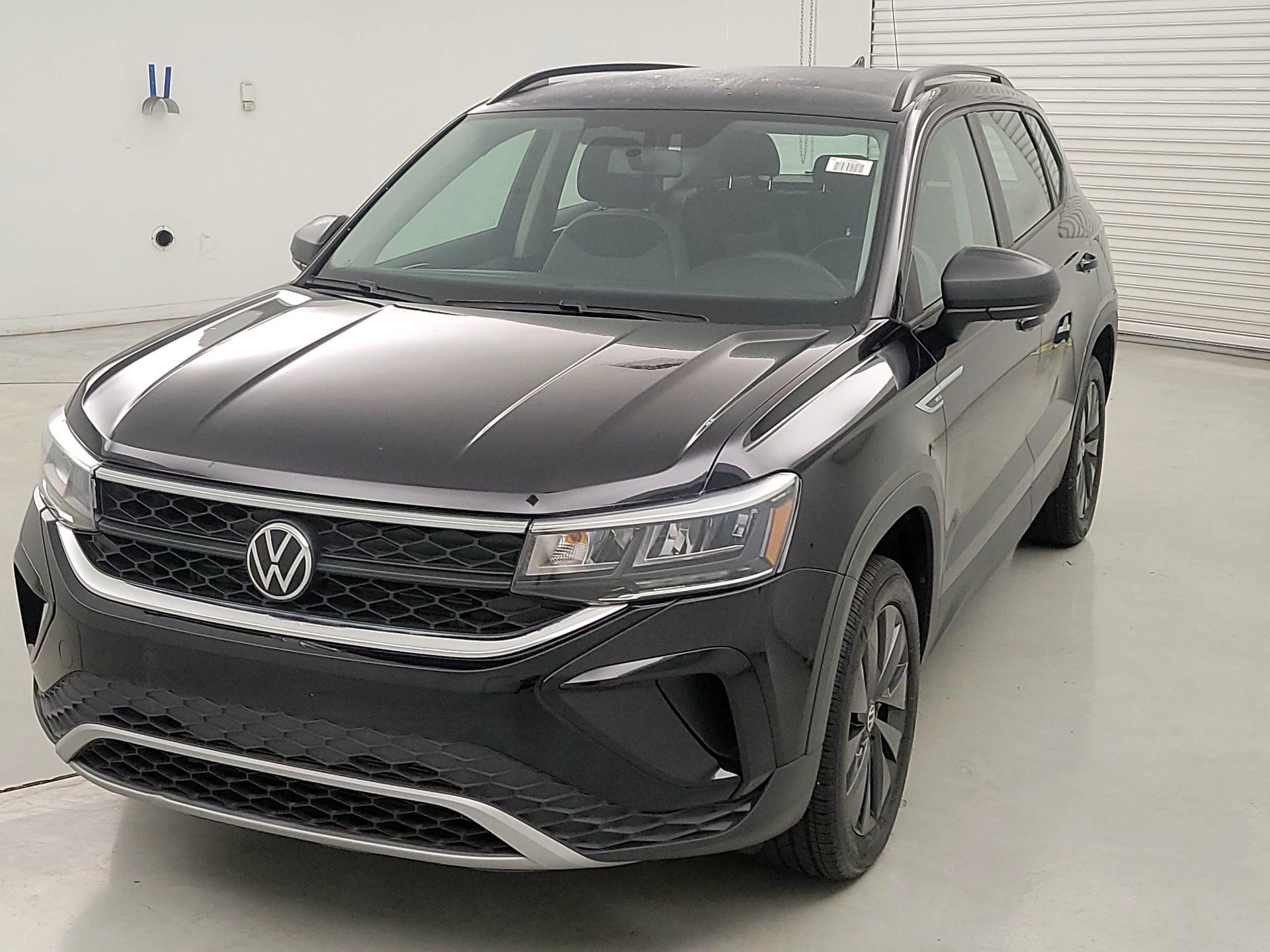 Thumbnail: 2022 Volkswagen Taos - 3
