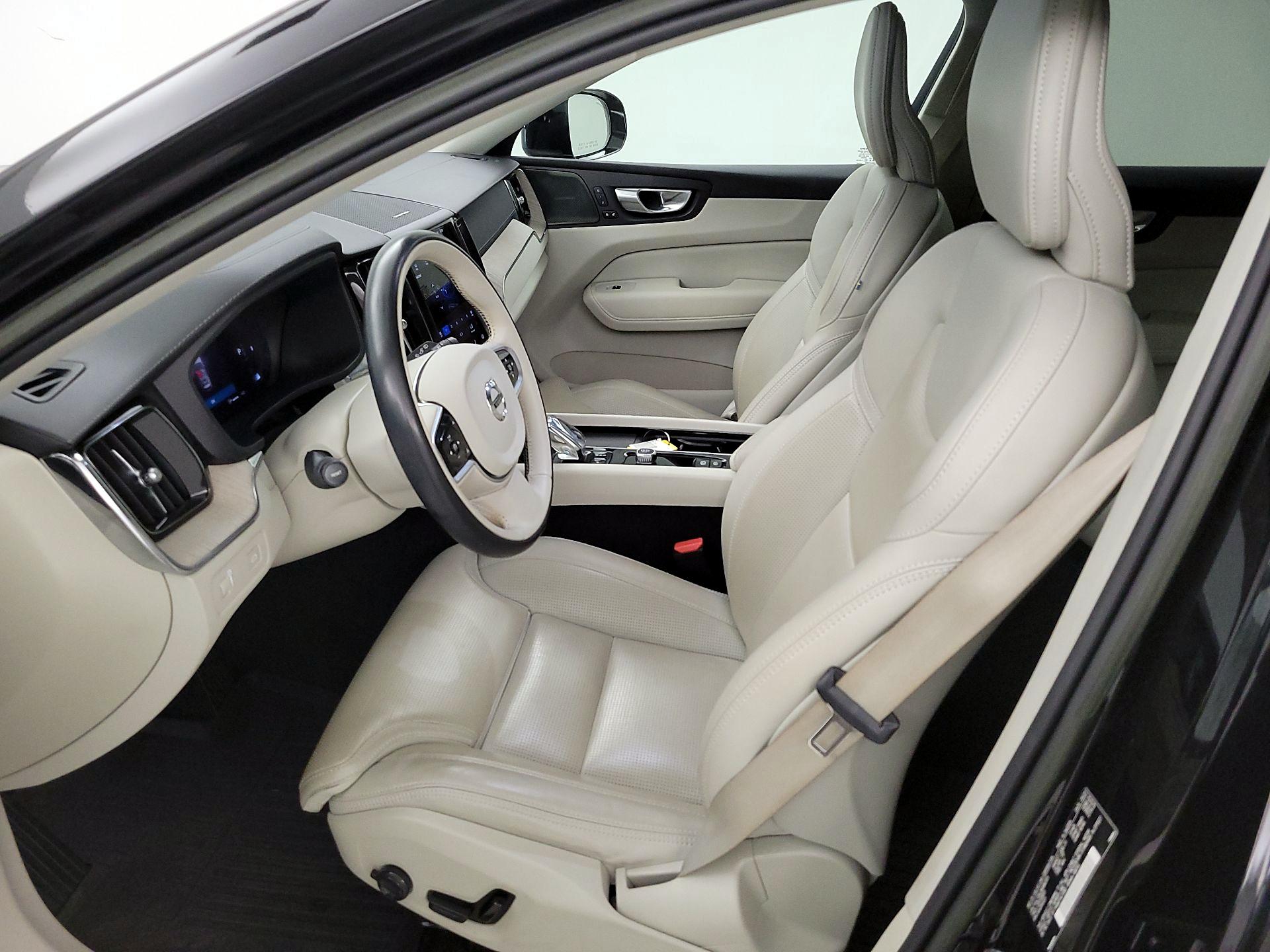 Thumbnail: 2022 Volvo XC60 - 11