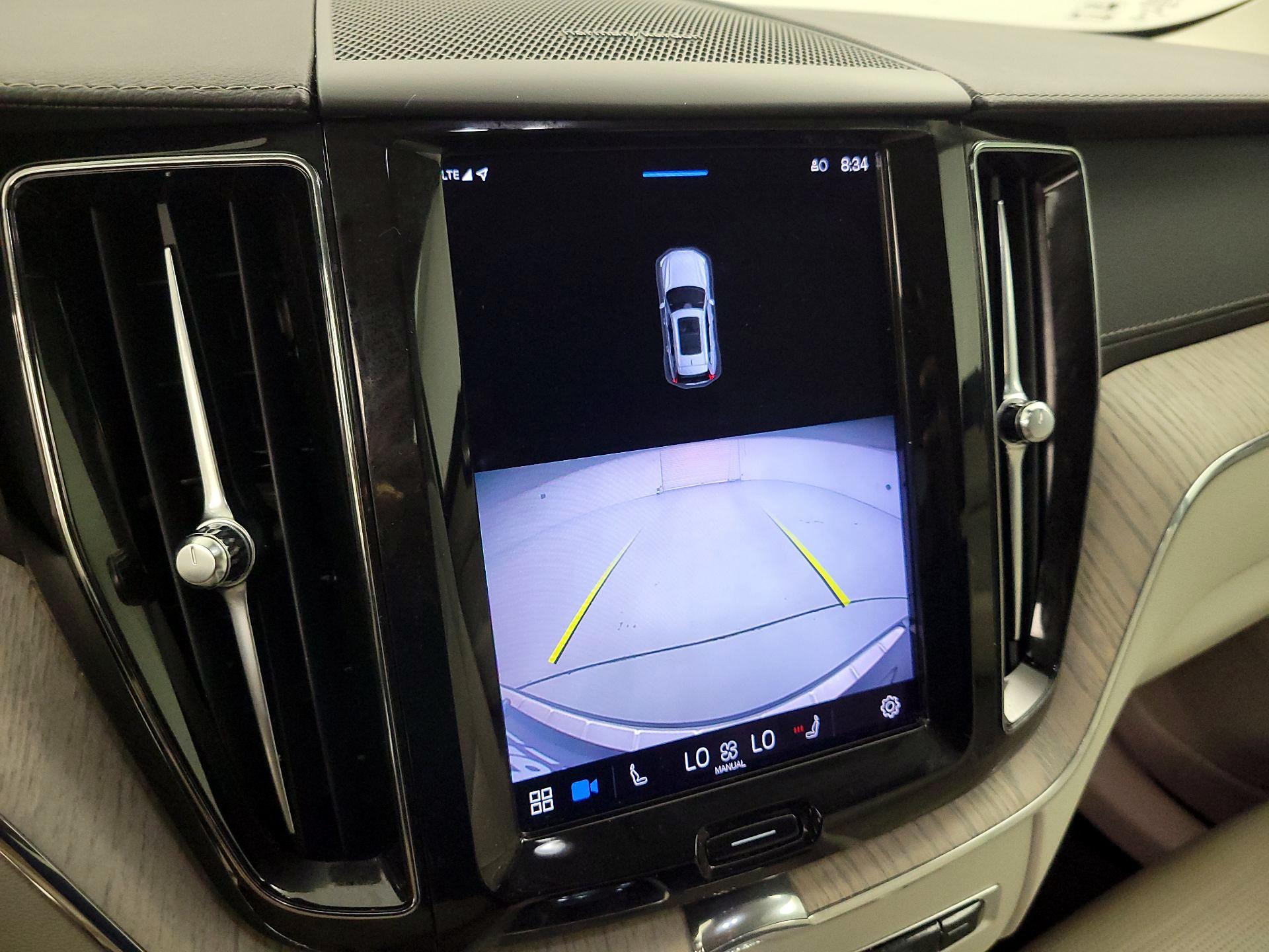Thumbnail: 2022 Volvo XC60 - 15