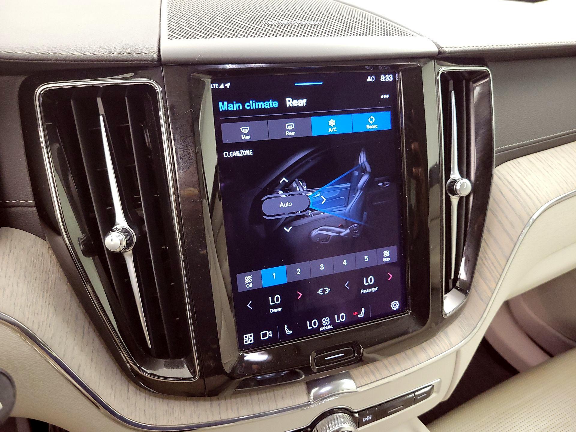 Thumbnail: 2022 Volvo XC60 - 17