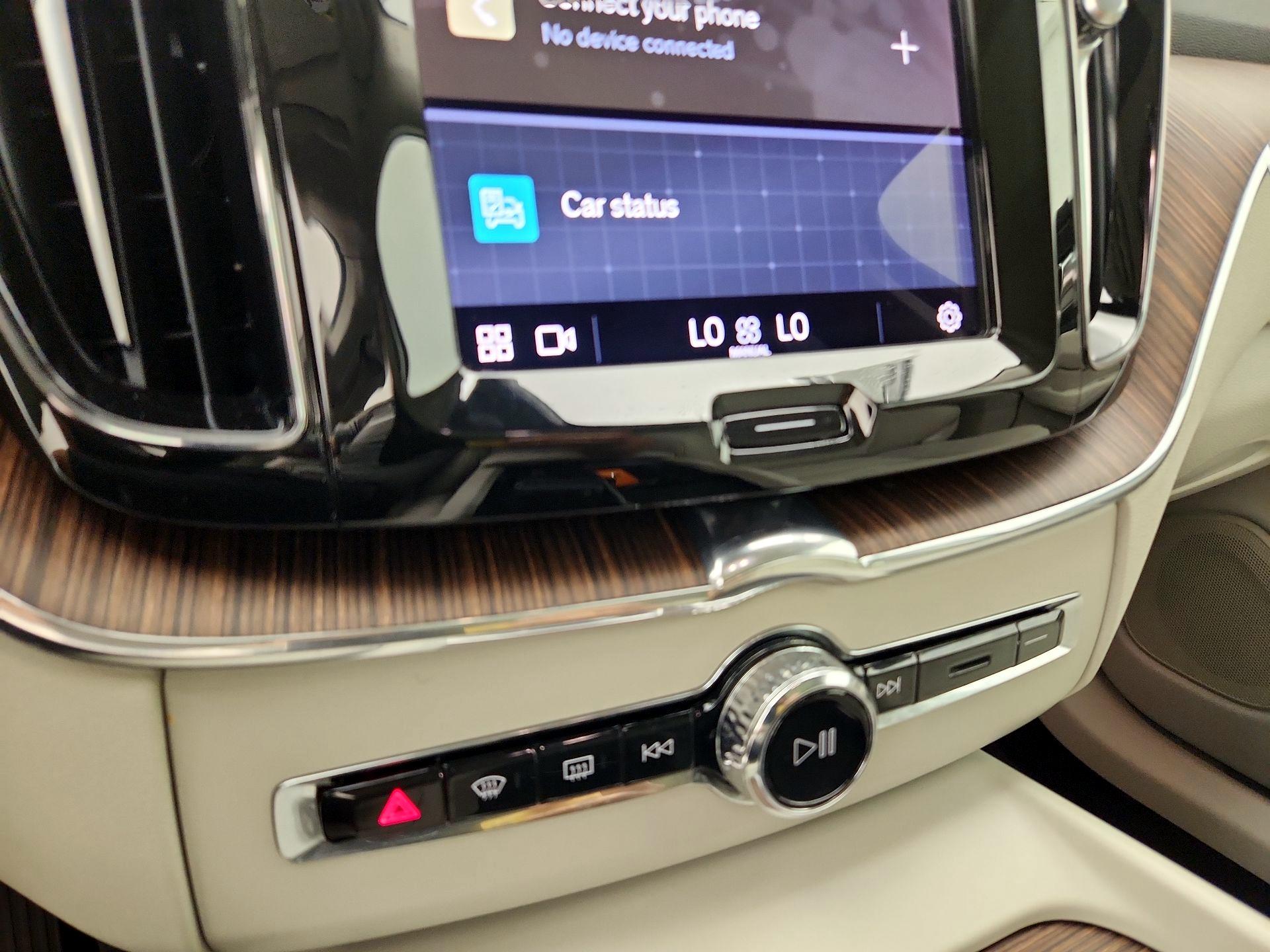 Thumbnail: 2022 Volvo XC60 - 16