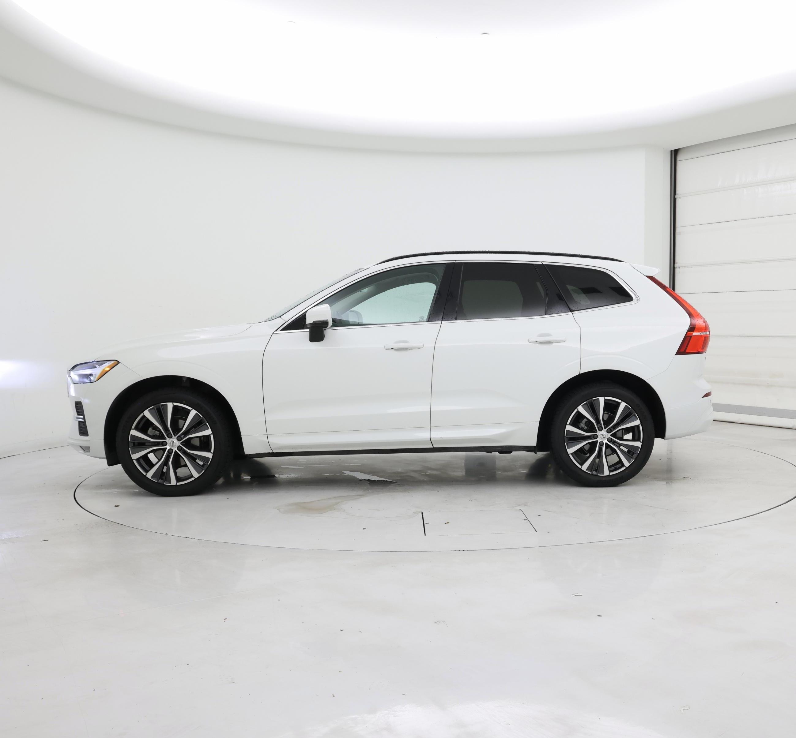 Thumbnail: 2022 Volvo XC60 - 3