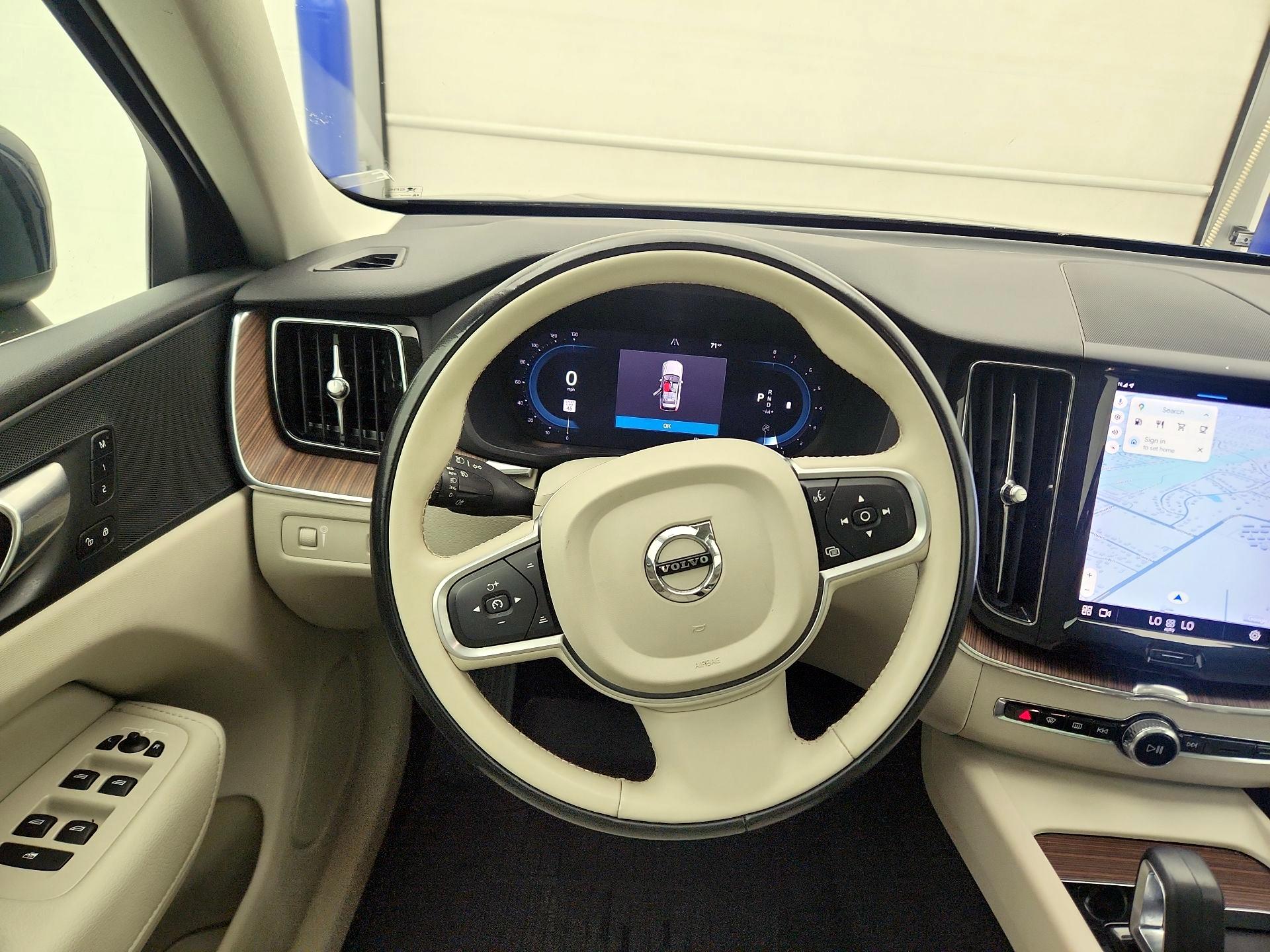 Thumbnail: 2022 Volvo XC60 - 10