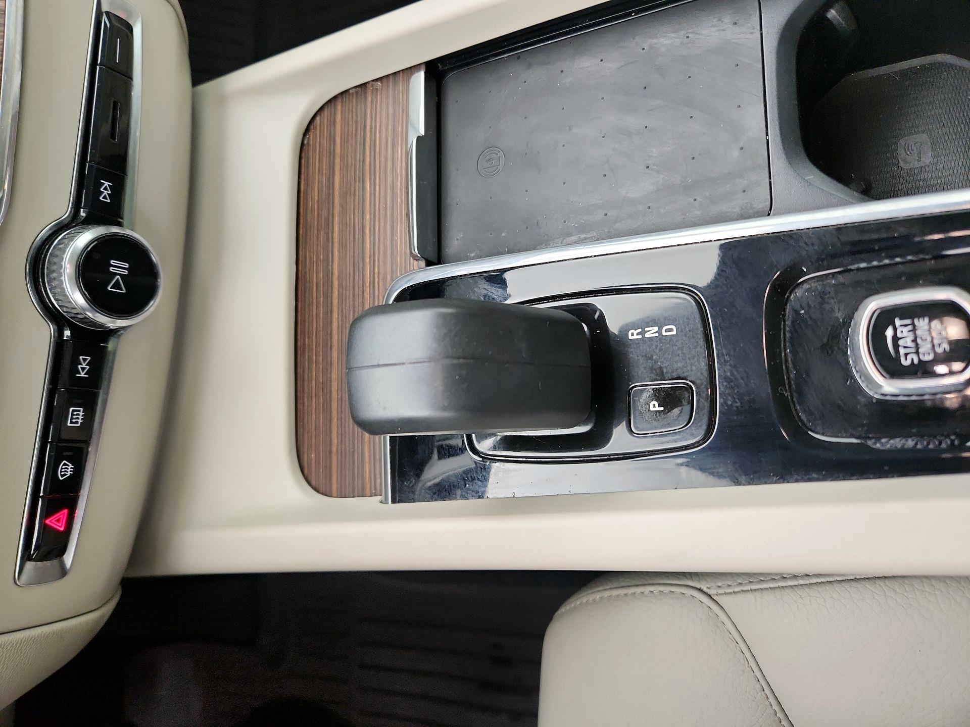 Thumbnail: 2022 Volvo XC60 - 18