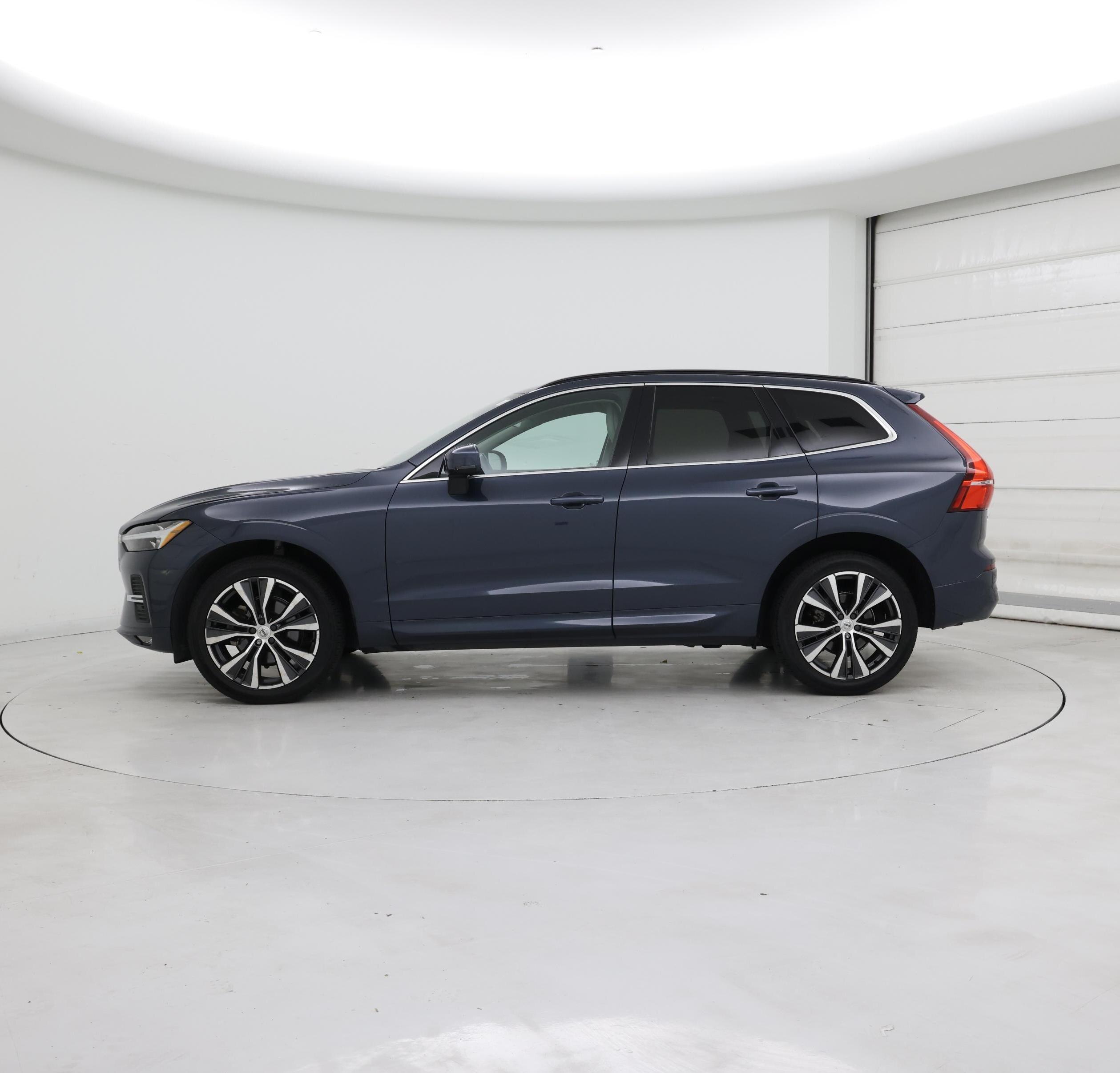Thumbnail: 2022 Volvo XC60 - 3