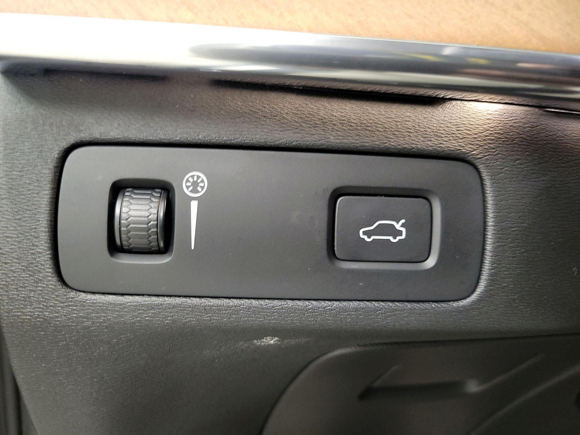 Thumbnail: 2020 Volvo XC90 - 13