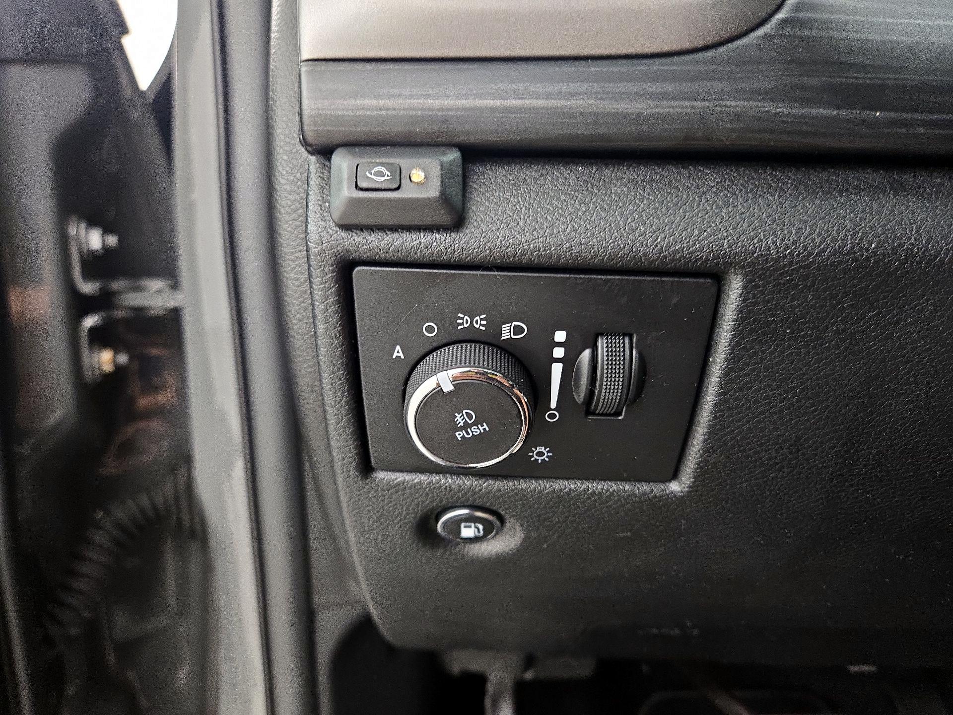 Thumbnail: 2019 Jeep Grand Cherokee - 11