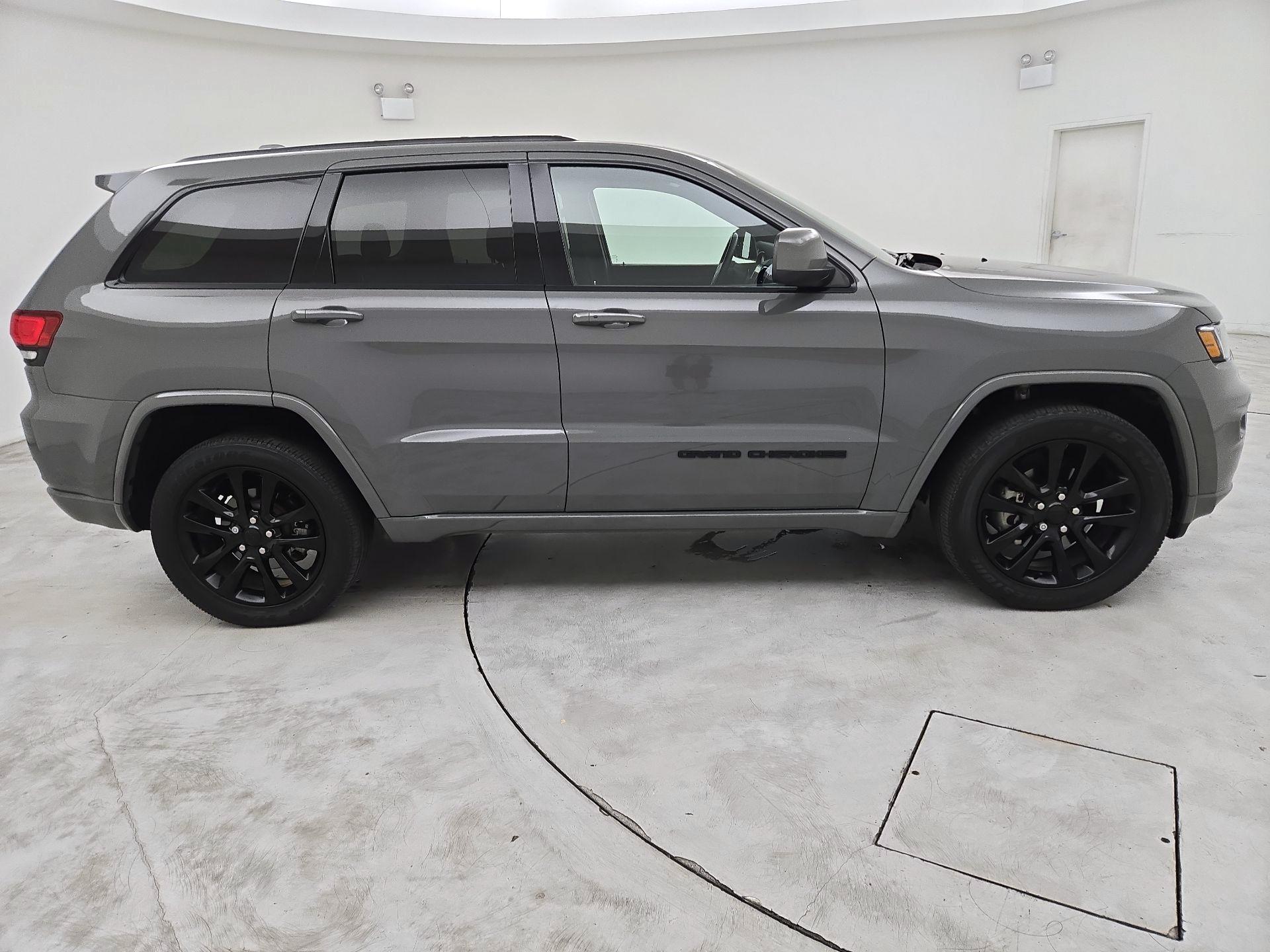 Thumbnail: 2019 Jeep Grand Cherokee - 4