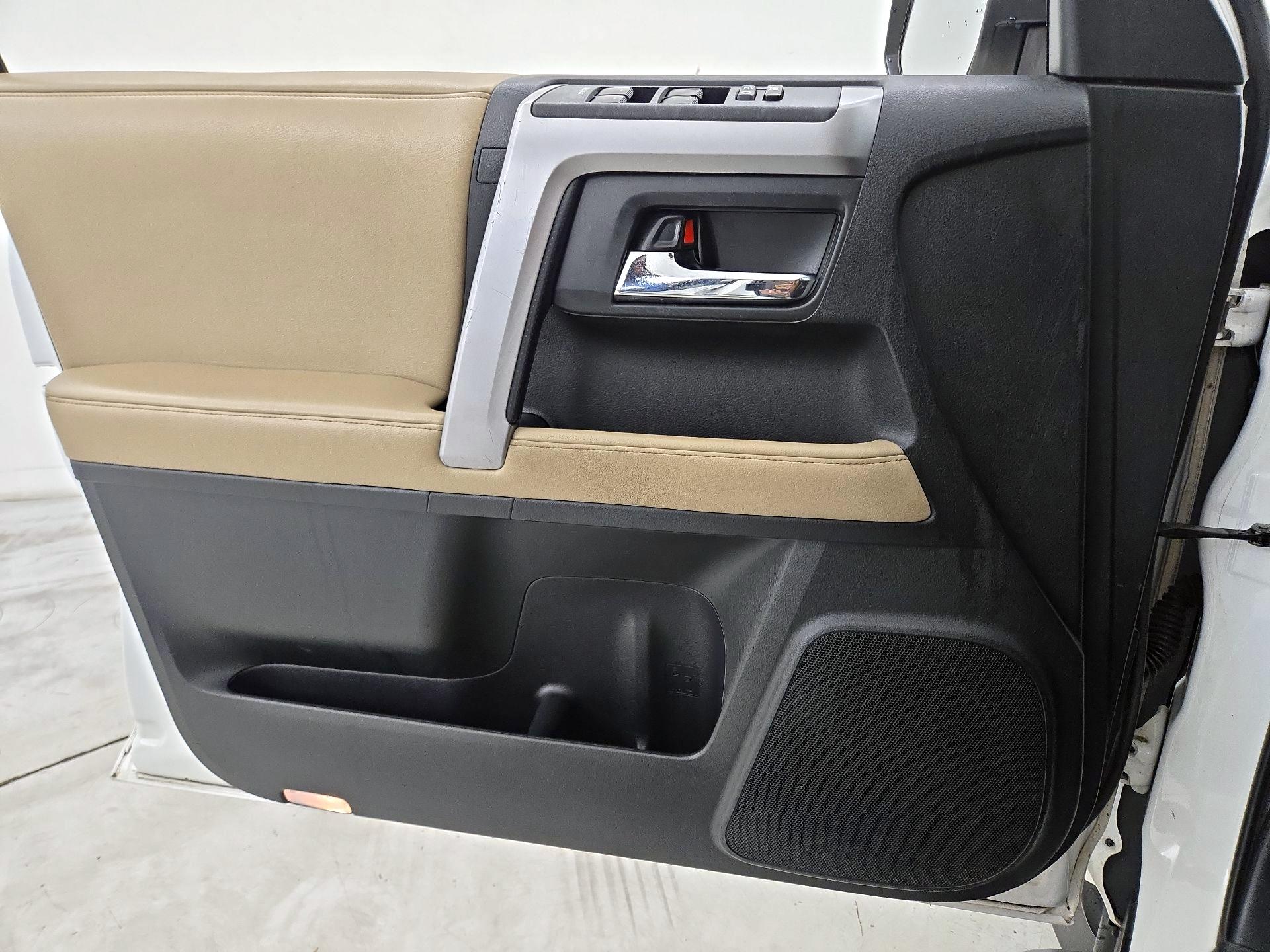 Thumbnail: 2015 Toyota 4Runner - 12