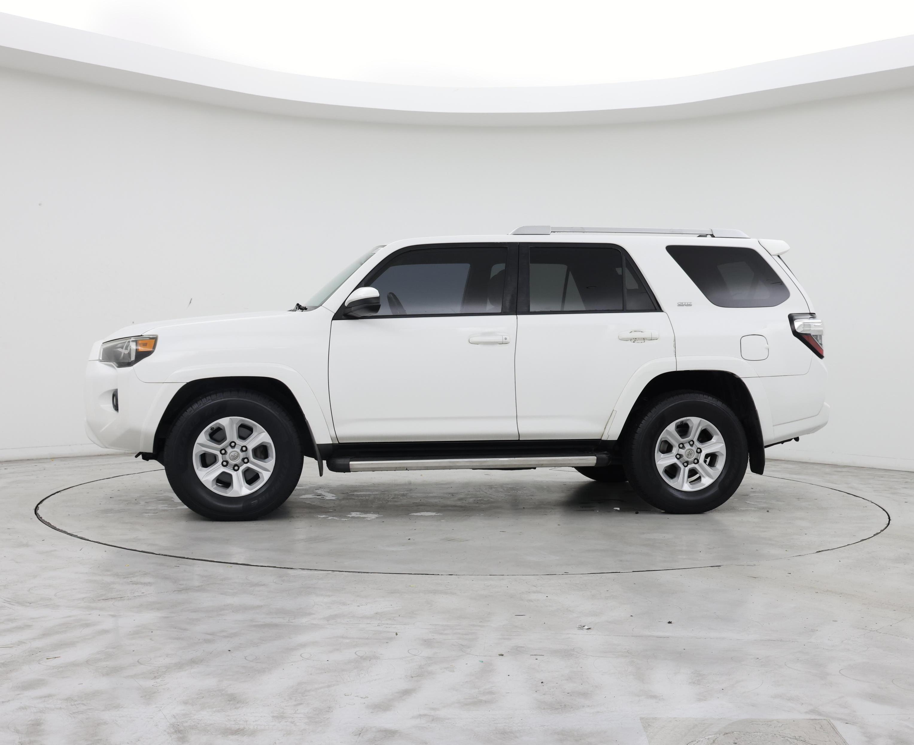Thumbnail: 2015 Toyota 4Runner - 3
