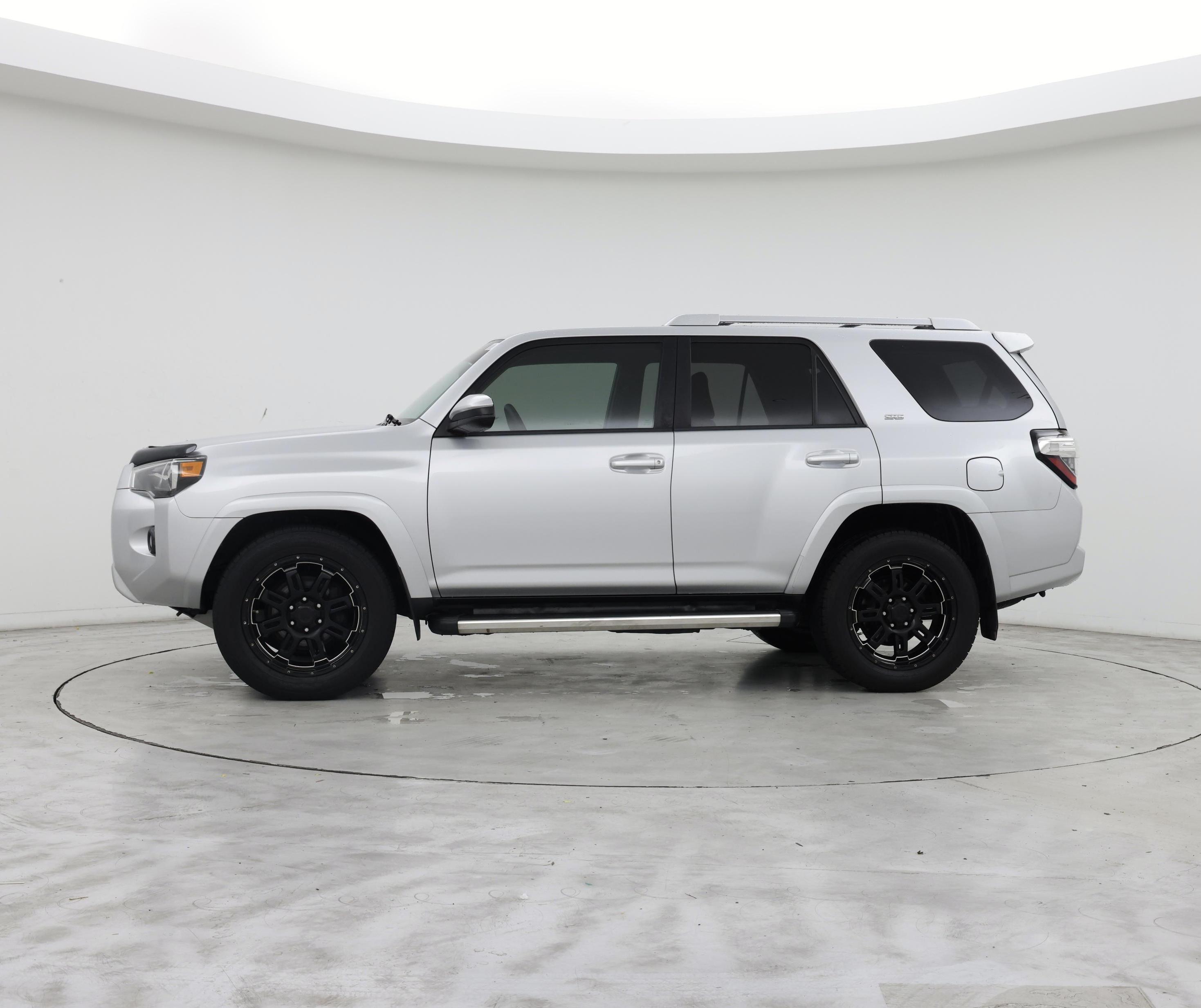 Thumbnail: 2017 Toyota 4Runner - 3