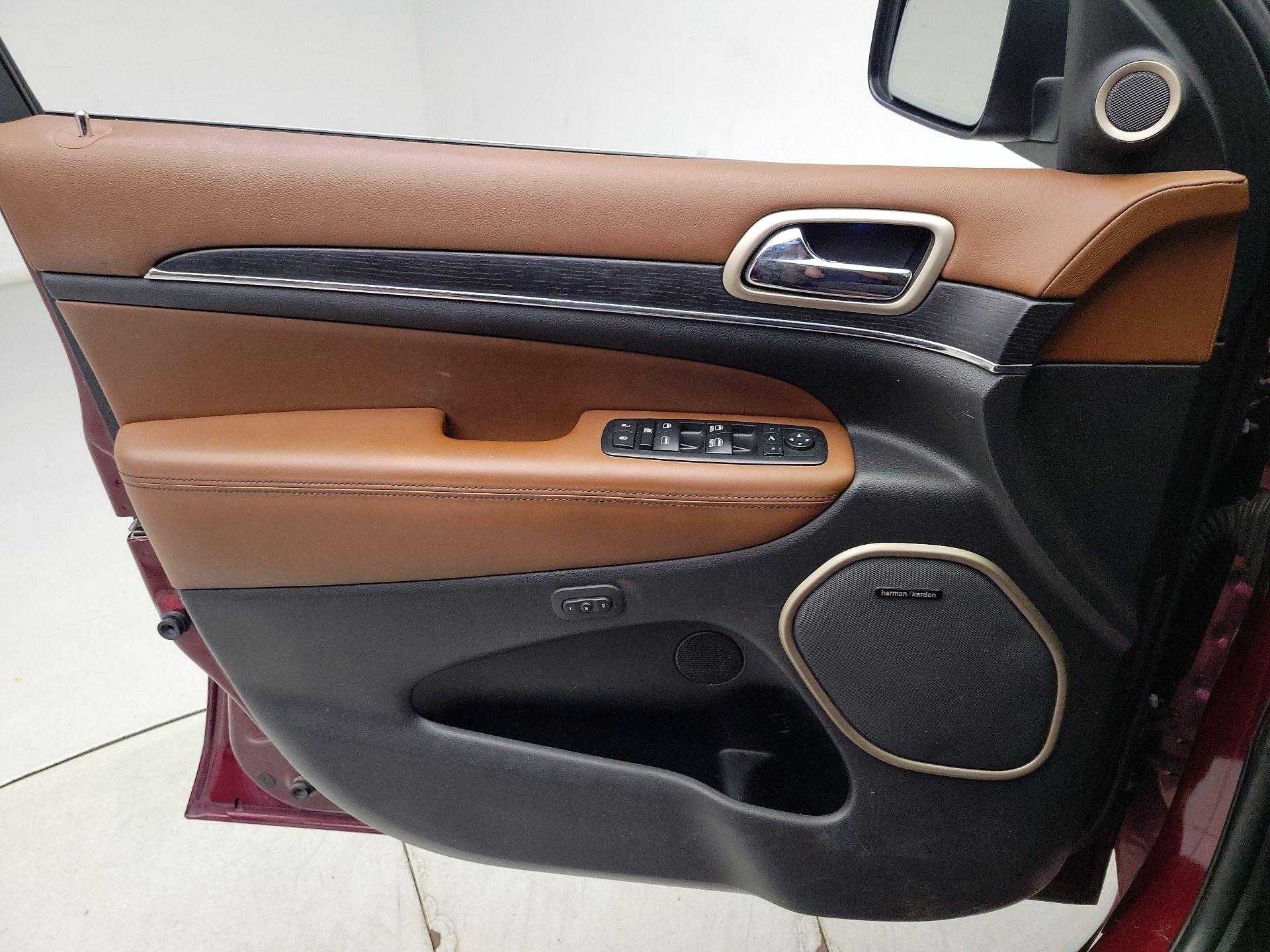 Thumbnail: 2017 Jeep Grand Cherokee - 12