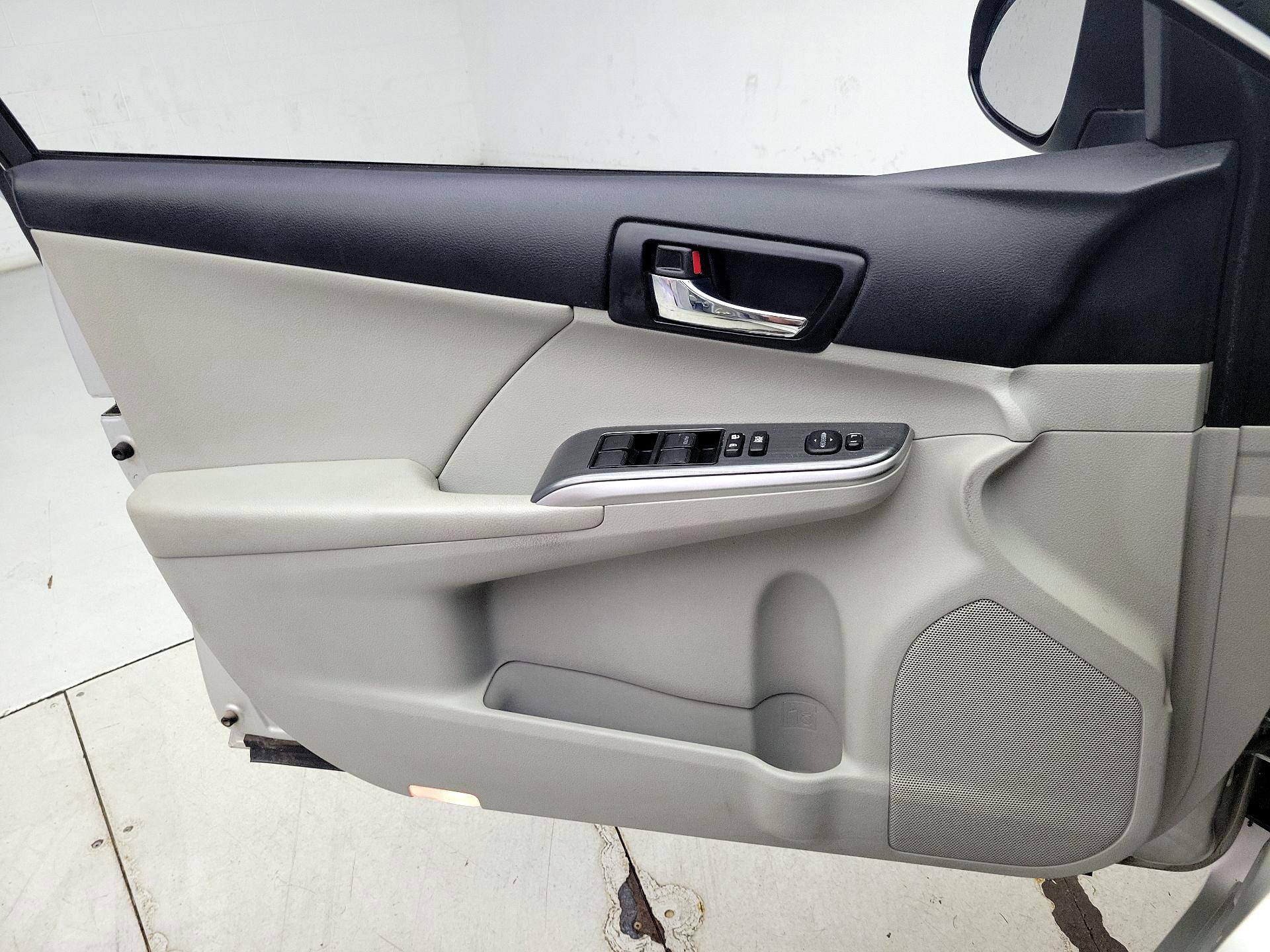 Thumbnail: 2013 Toyota Camry - 12