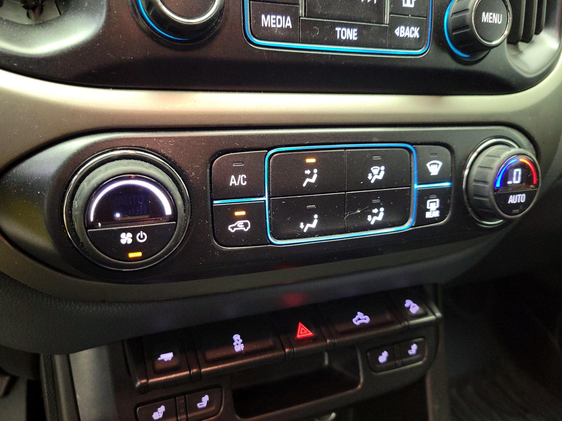 Thumbnail: 2015 Chevrolet Colorado - 15
