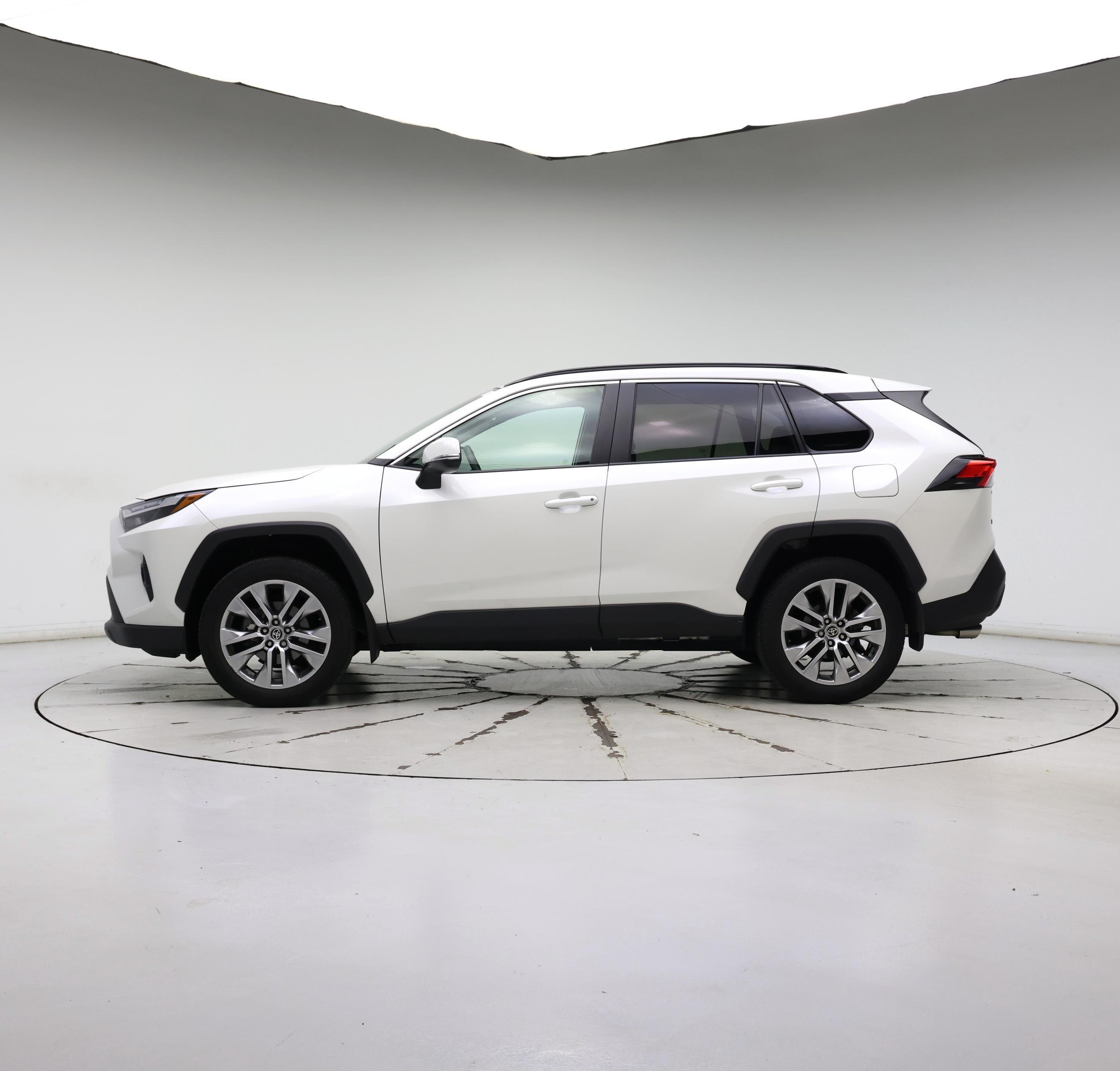 Thumbnail: 2022 Toyota RAV4 - 3