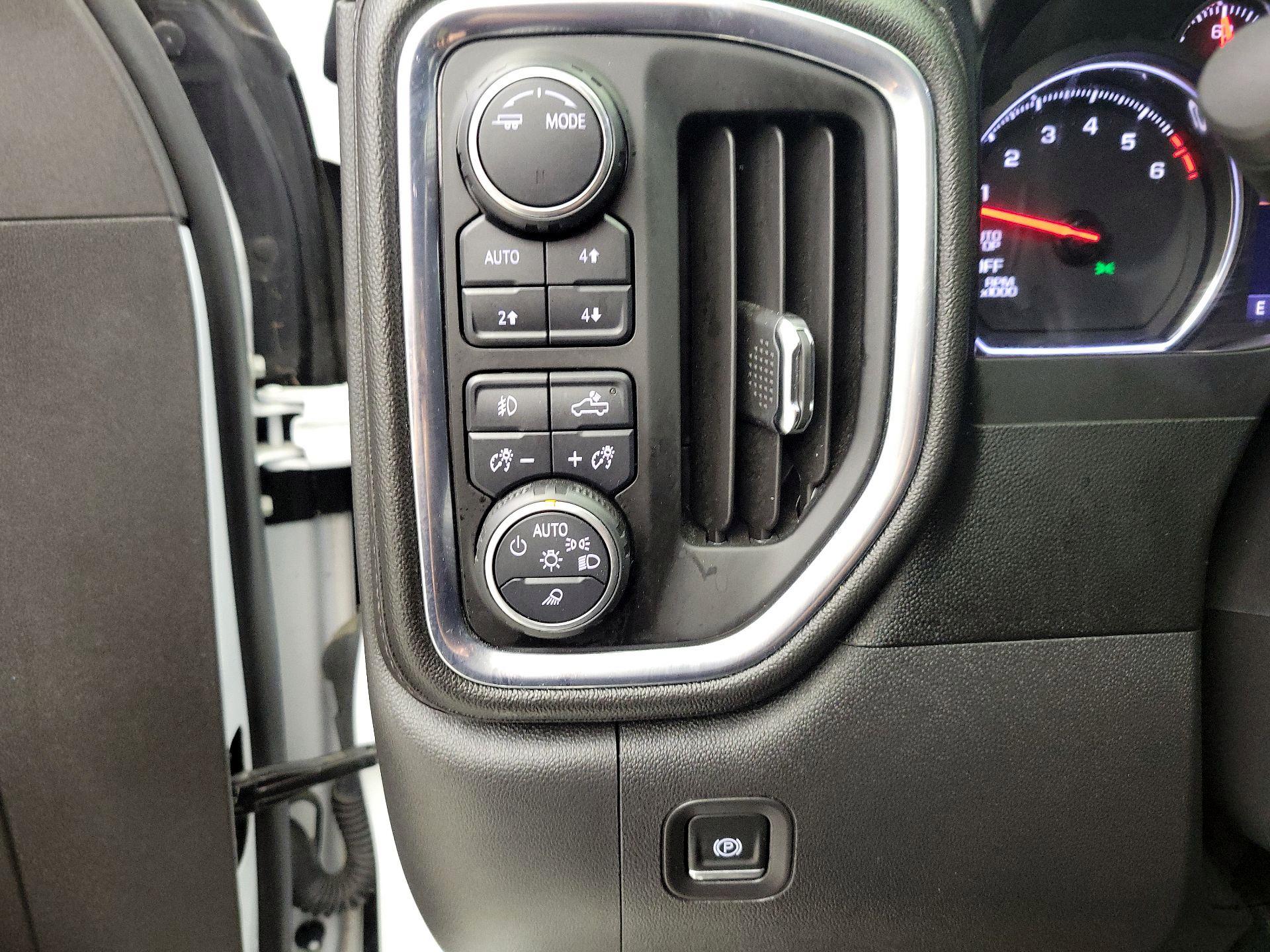 Thumbnail: 2020 Chevrolet Silverado 1500 - 13