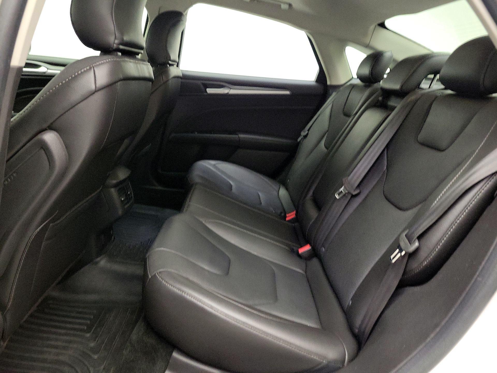 Thumbnail: 2016 Ford Fusion - 18